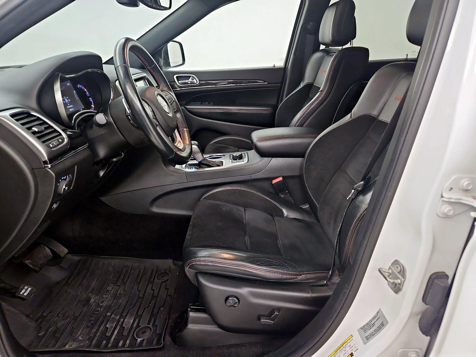 Thumbnail: 2017 Jeep Grand Cherokee - 11