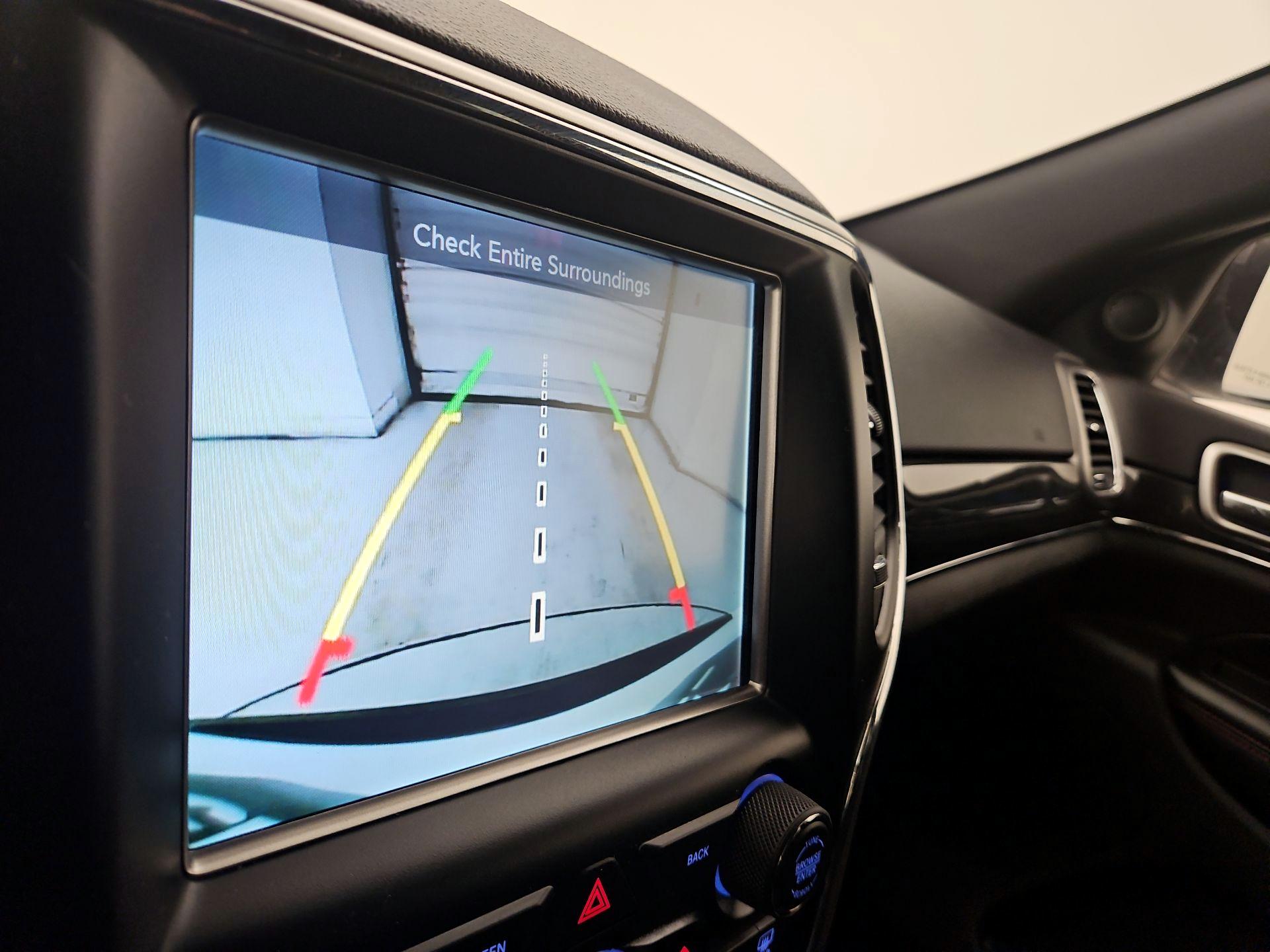 Thumbnail: 2017 Jeep Grand Cherokee - 15