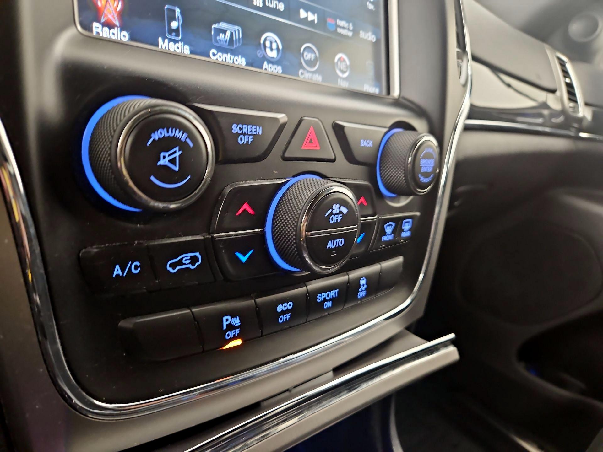 Thumbnail: 2017 Jeep Grand Cherokee - 17