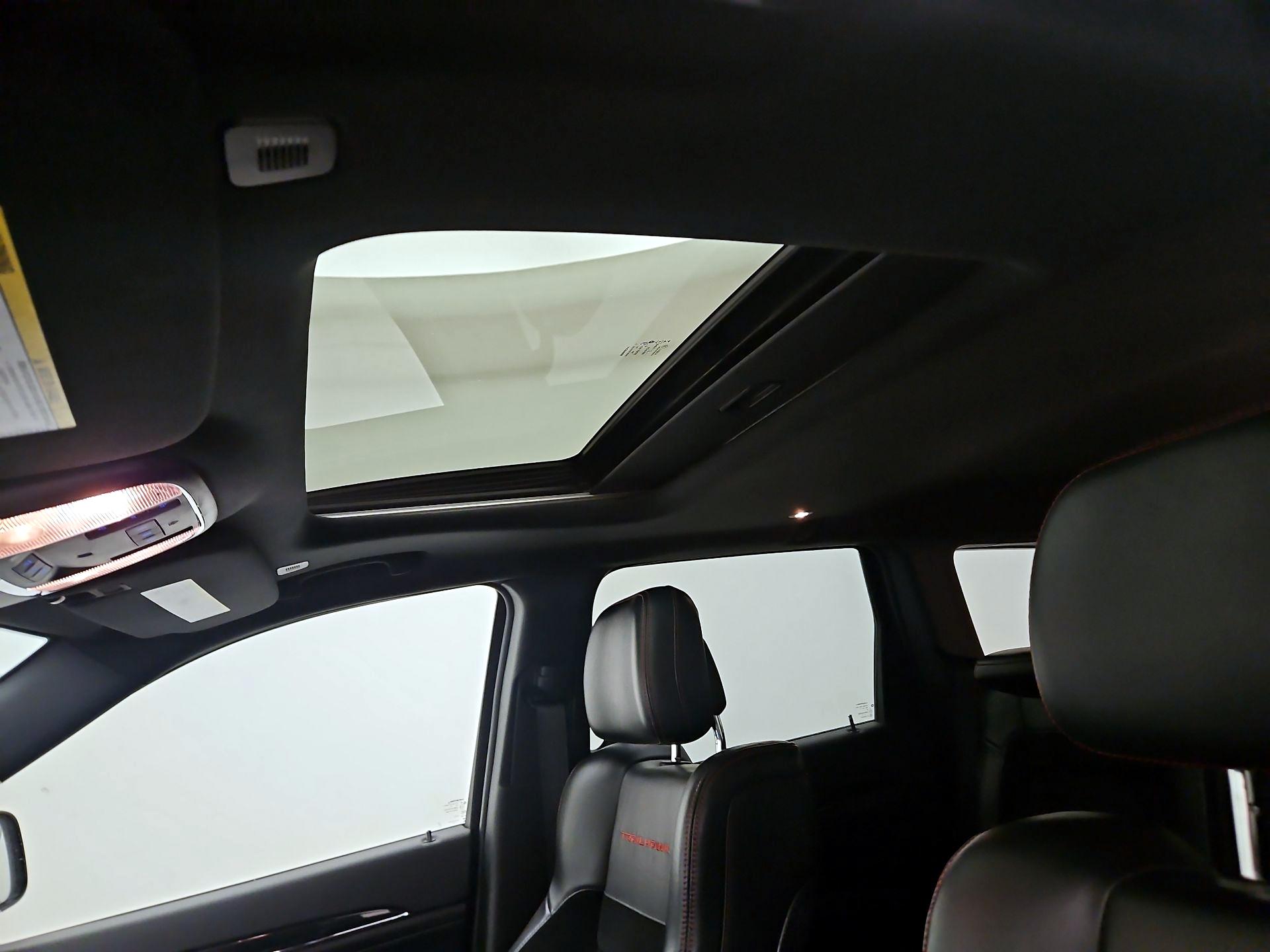 Thumbnail: 2017 Jeep Grand Cherokee - 20