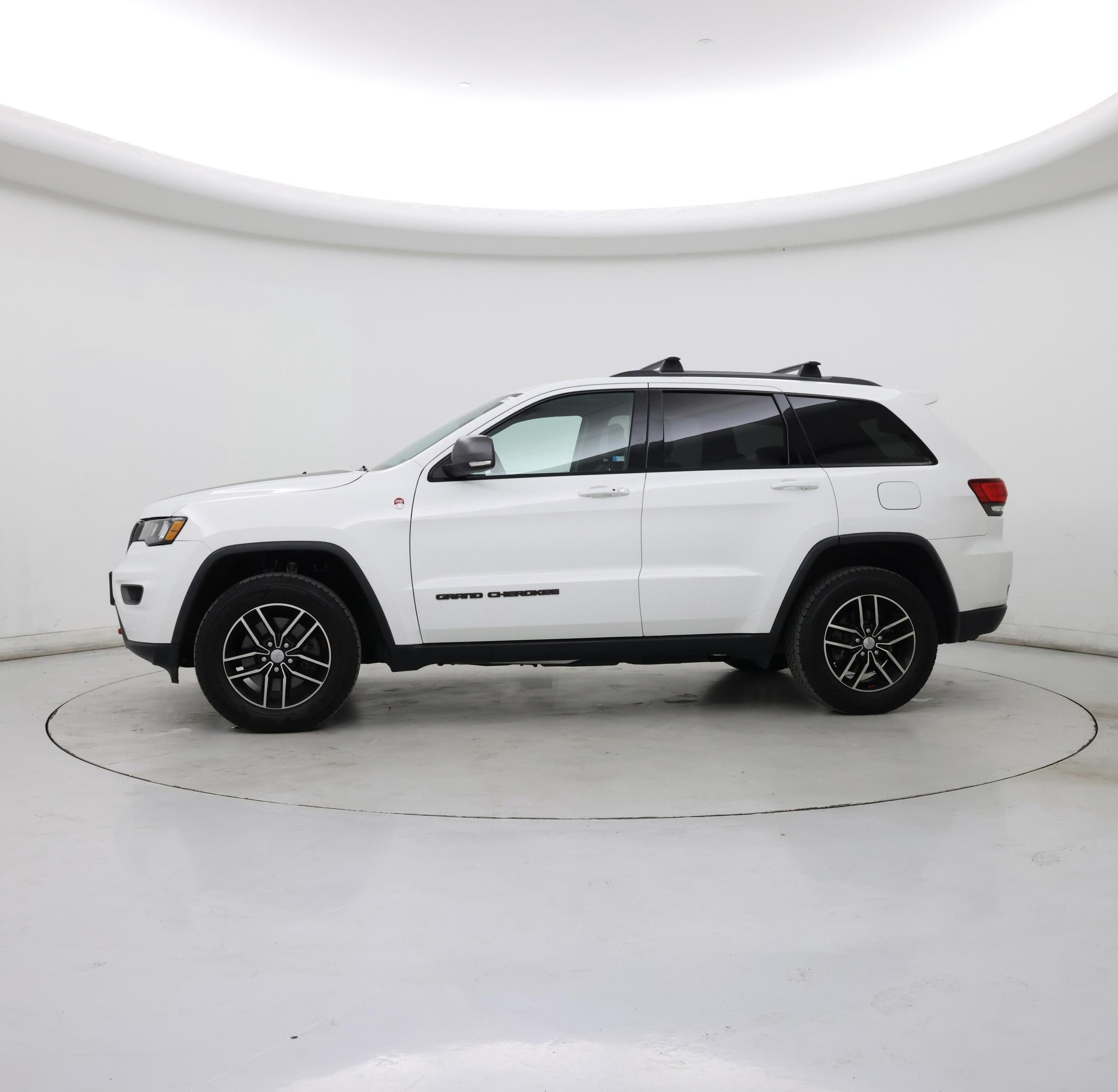 Thumbnail: 2017 Jeep Grand Cherokee - 3