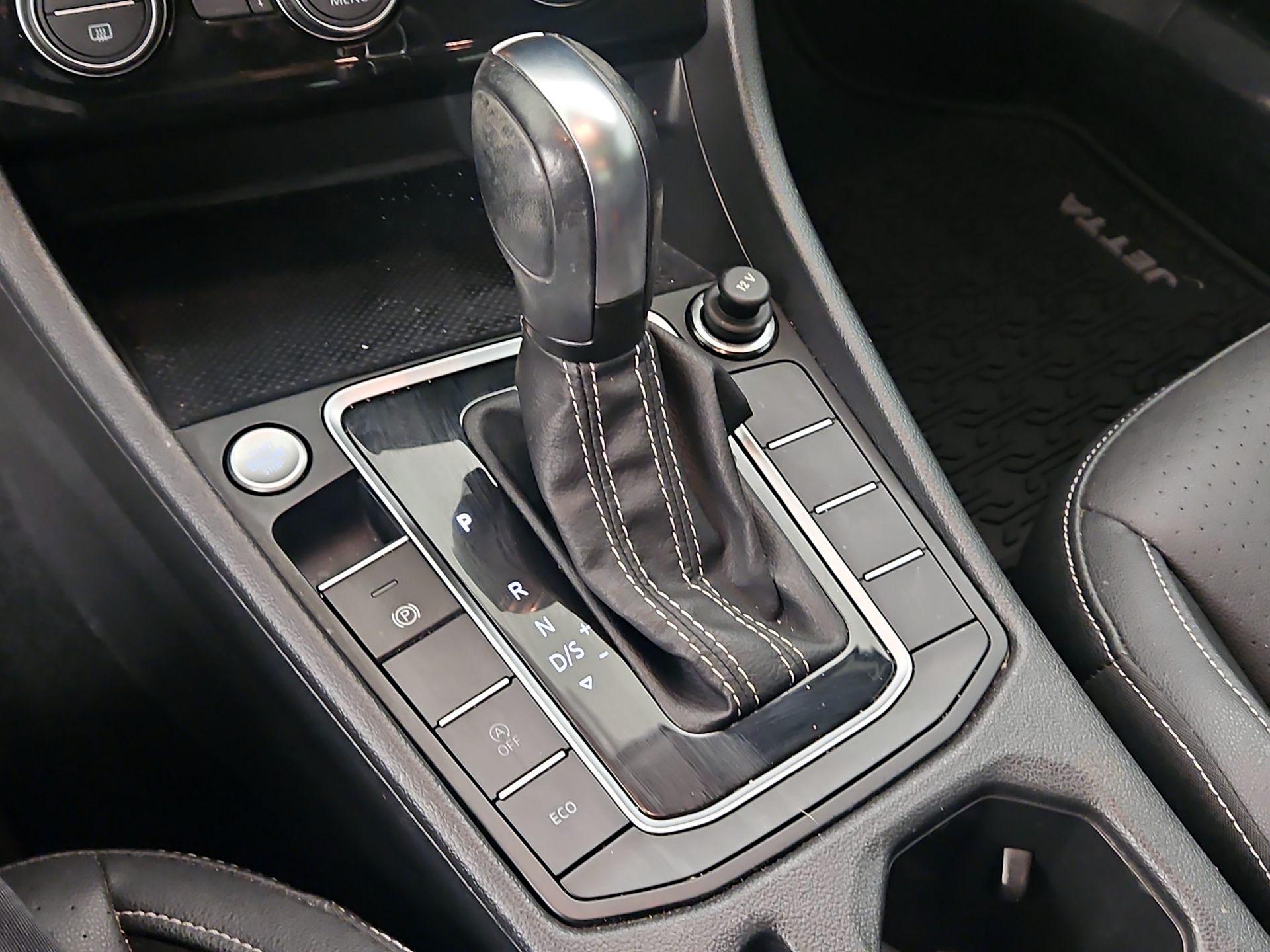 Thumbnail: 2021 Volkswagen Jetta - 17