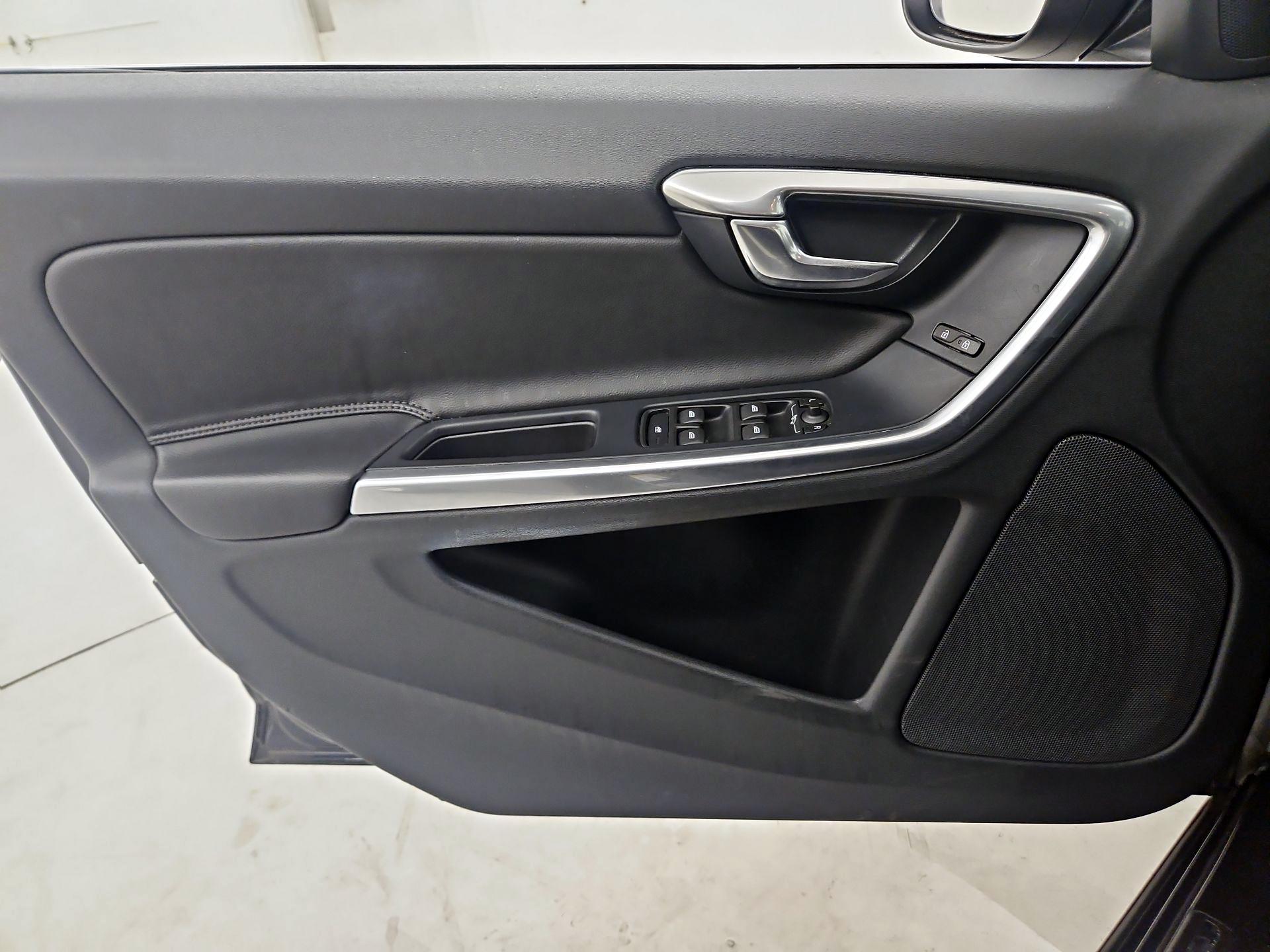 Thumbnail: 2015 Volvo S60 - 12