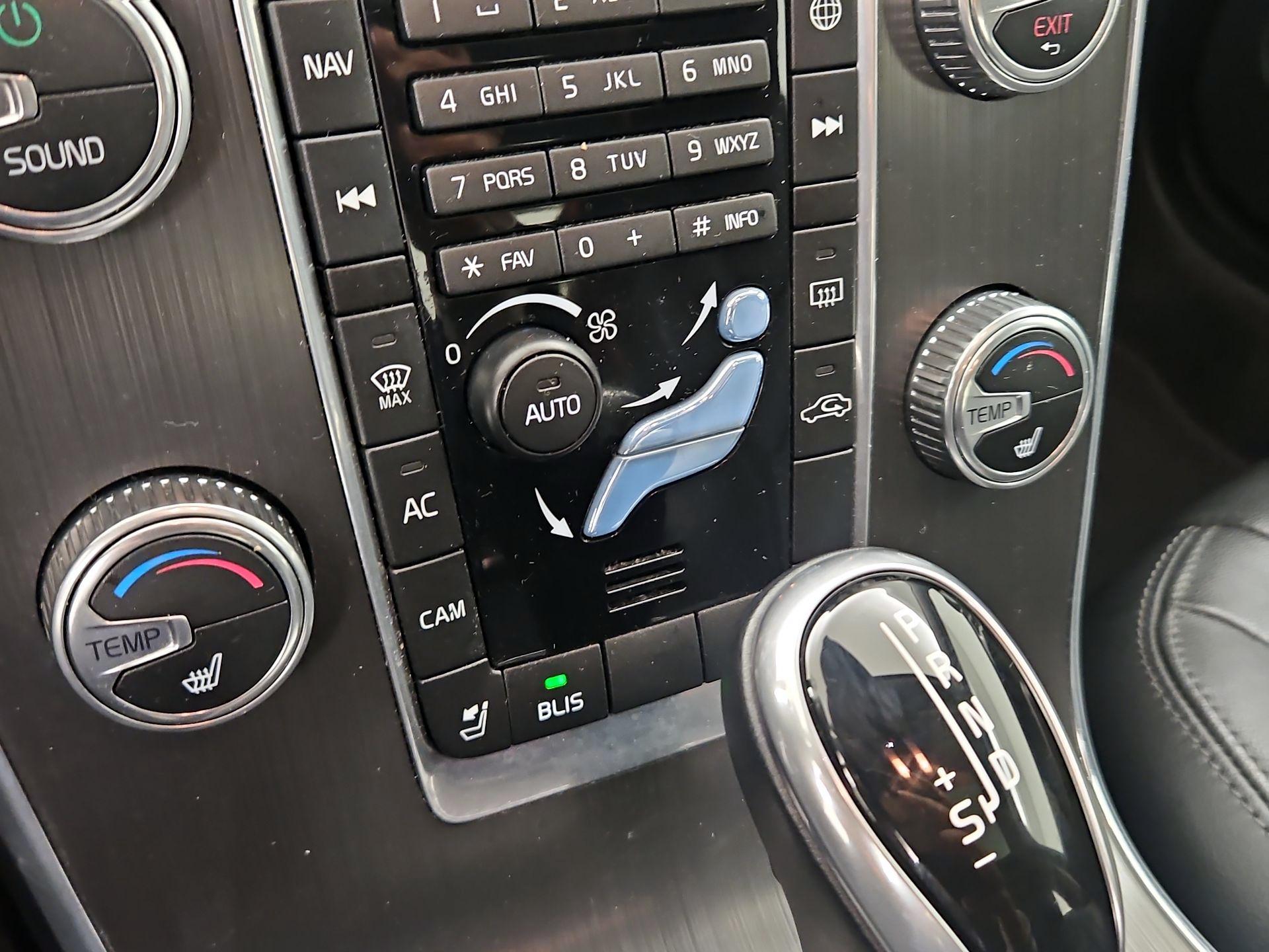 Thumbnail: 2015 Volvo S60 - 17