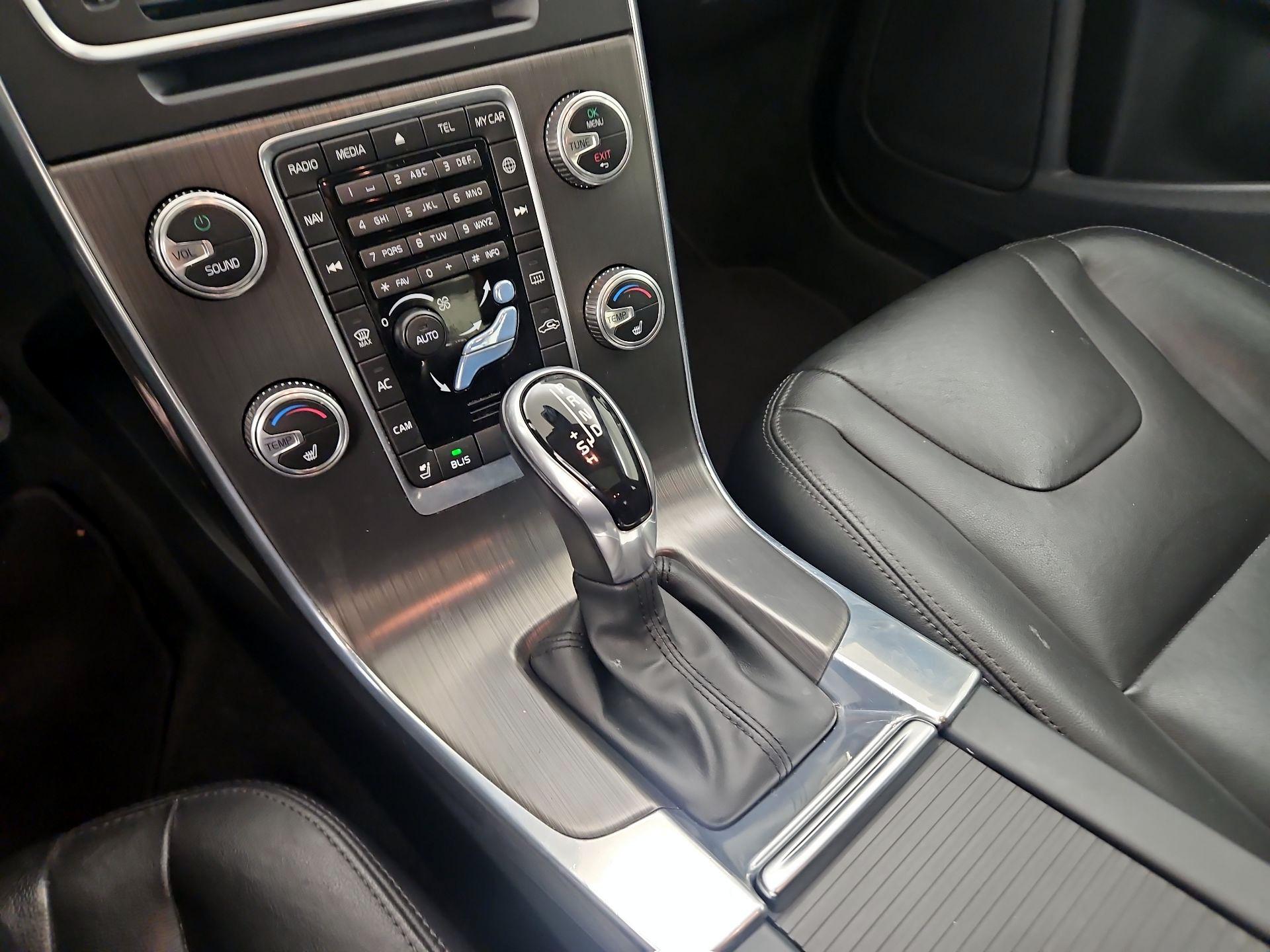 Thumbnail: 2015 Volvo S60 - 18