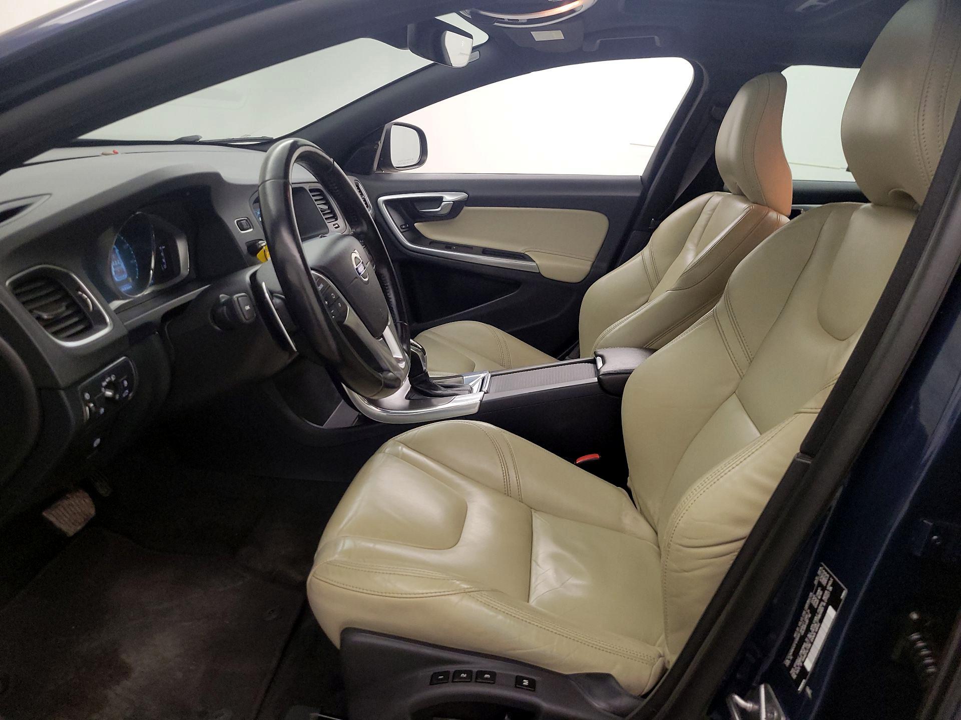 Thumbnail: 2015 Volvo V60 - 11