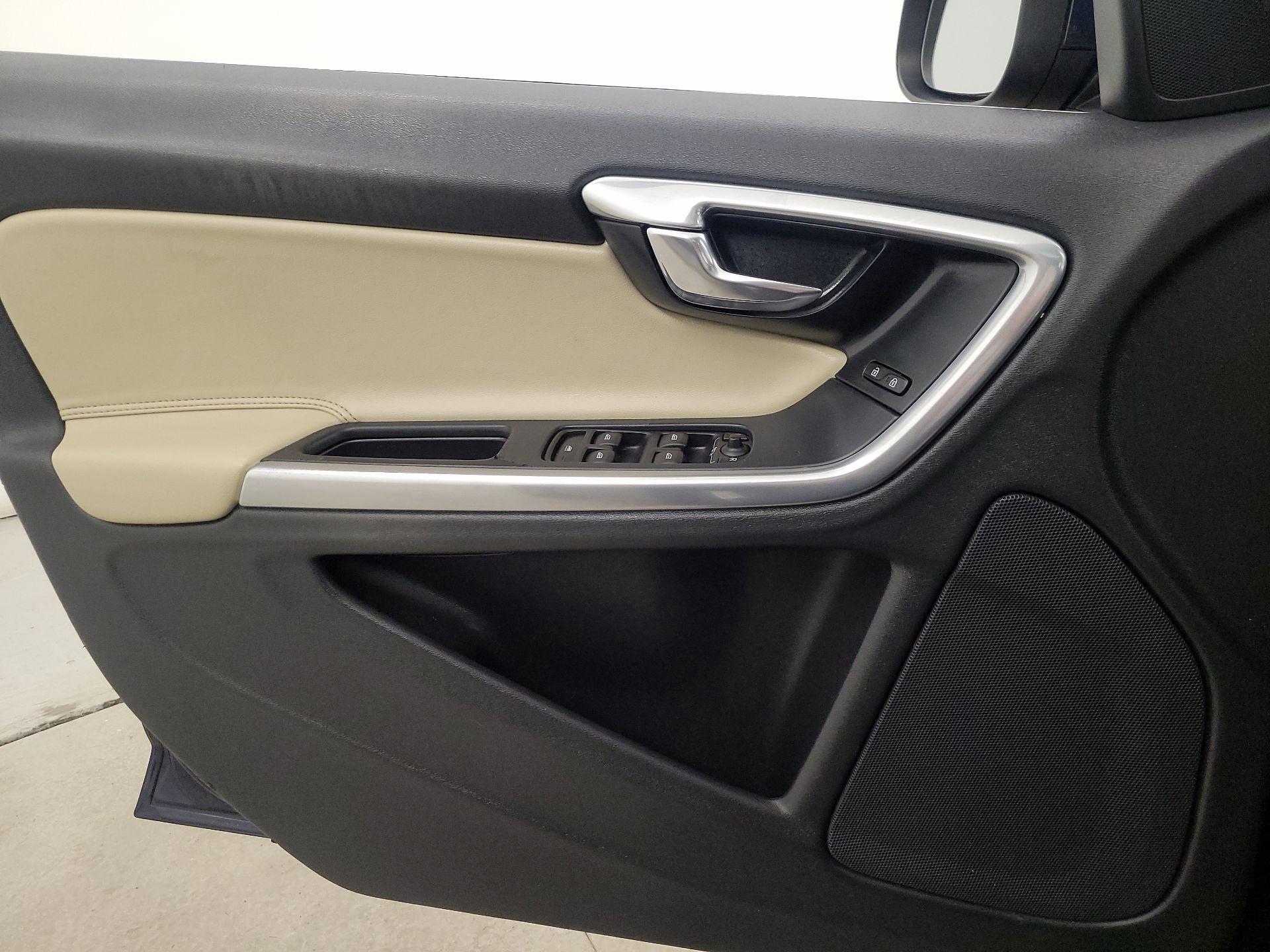 Thumbnail: 2015 Volvo V60 - 12