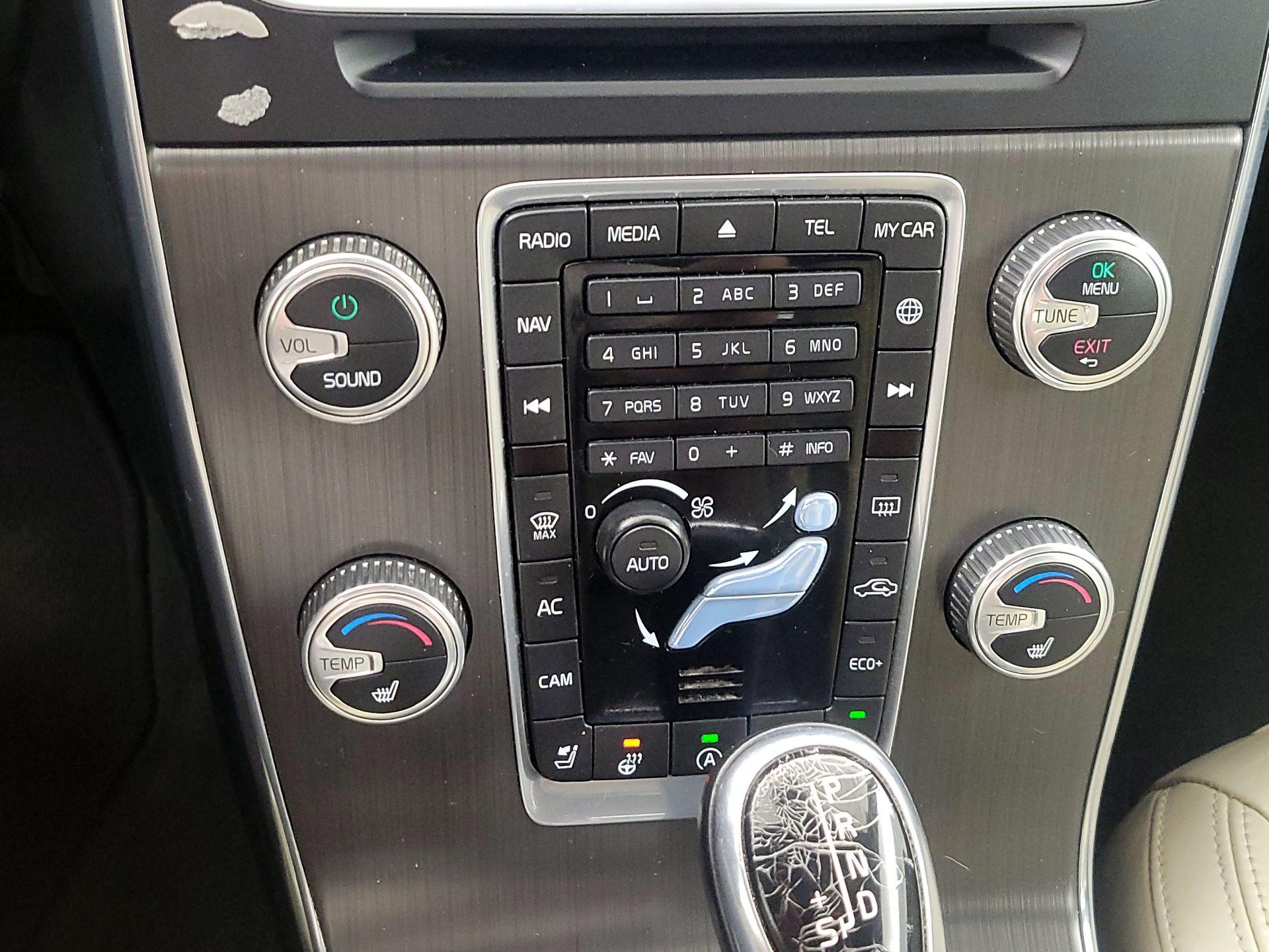 Thumbnail: 2015 Volvo V60 - 17