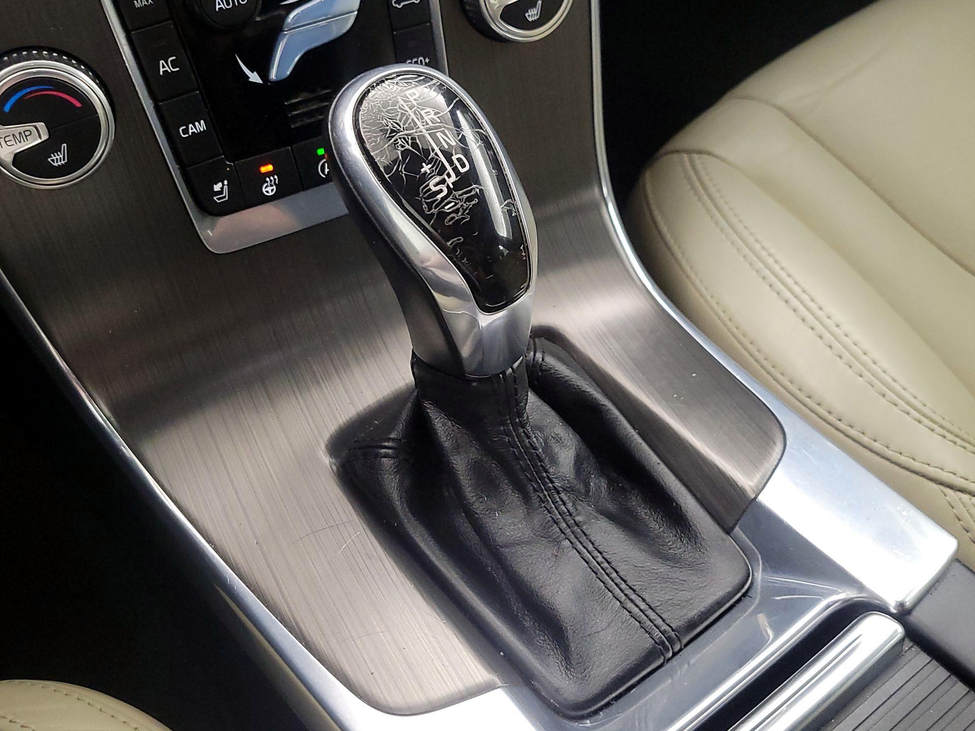 Thumbnail: 2015 Volvo V60 - 18