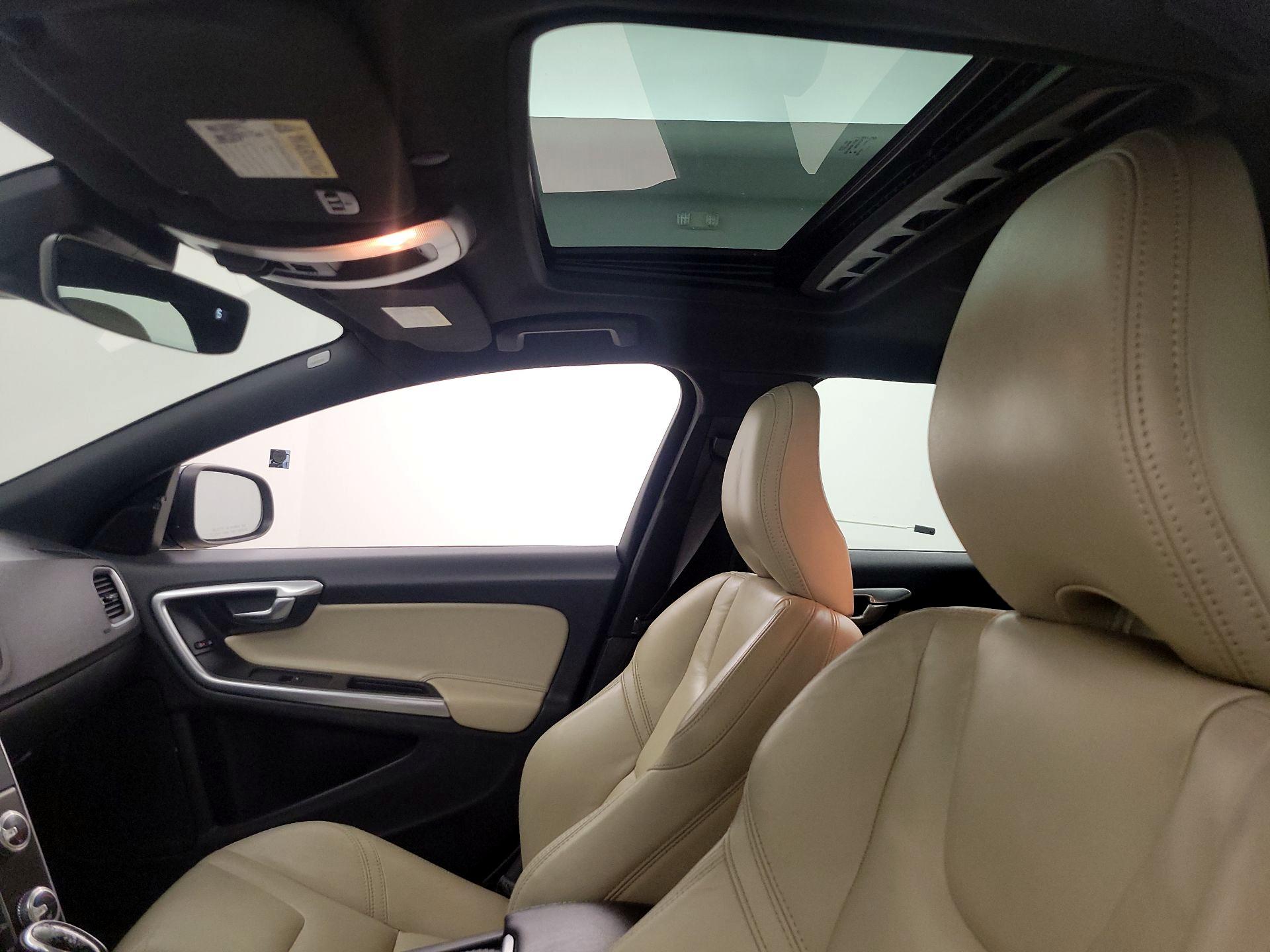 Thumbnail: 2015 Volvo V60 - 20