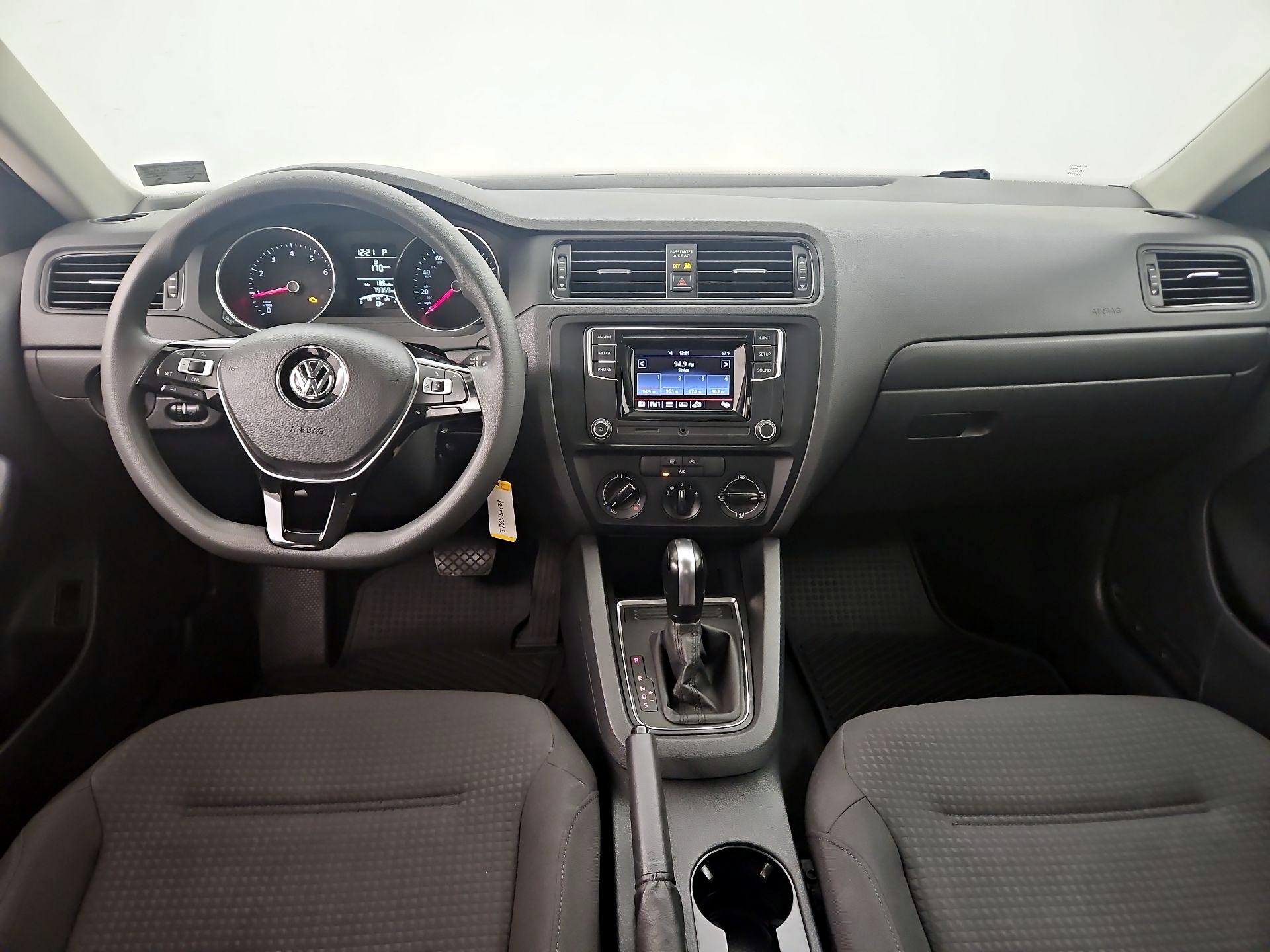 Thumbnail: 2016 Volkswagen Jetta - 9