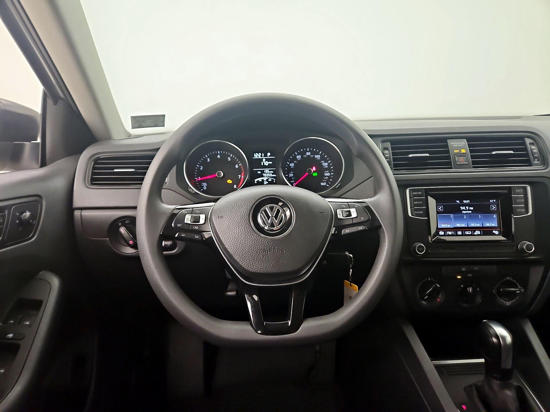 Thumbnail: 2016 Volkswagen Jetta - 10