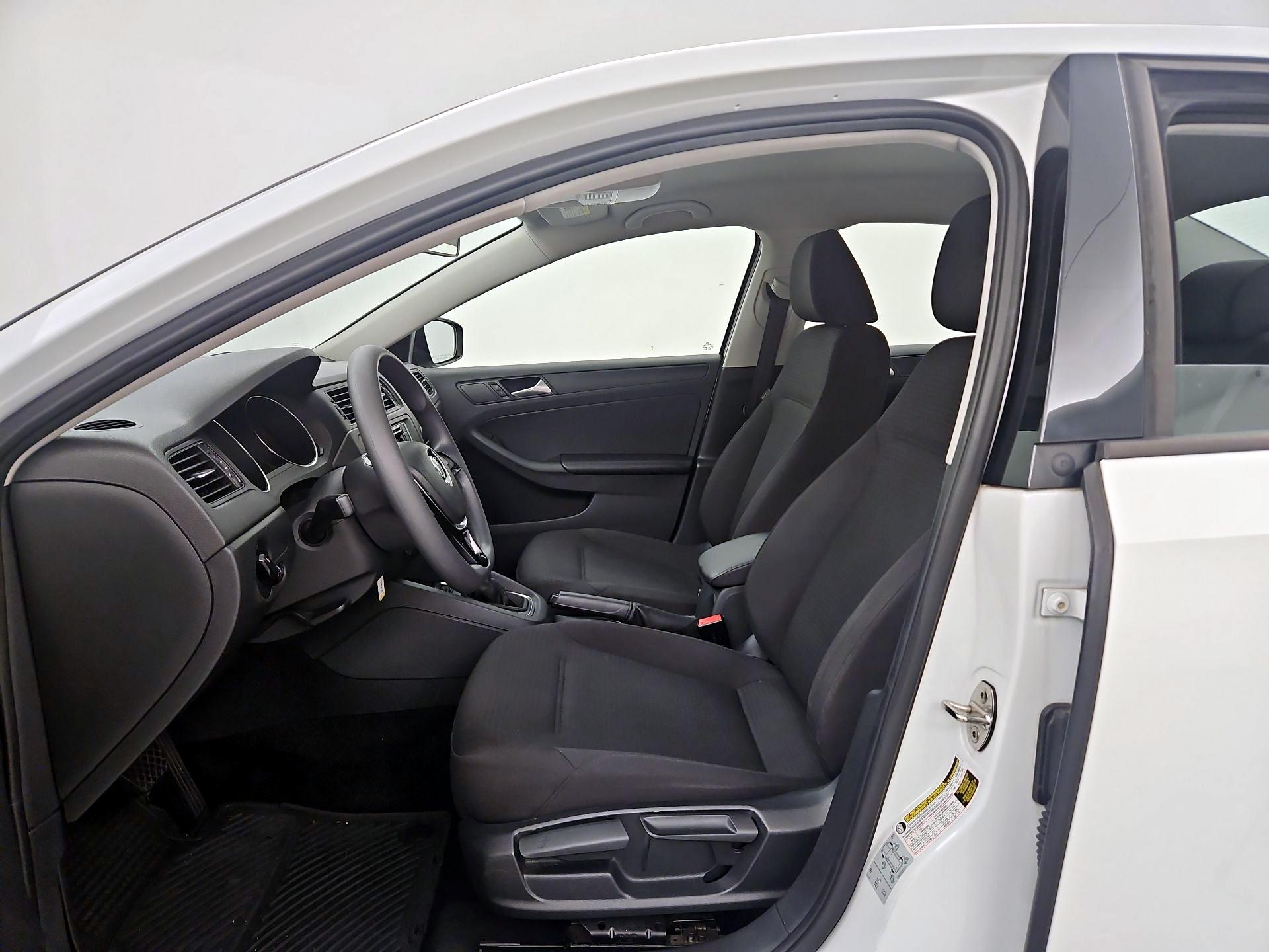 Thumbnail: 2016 Volkswagen Jetta - 11