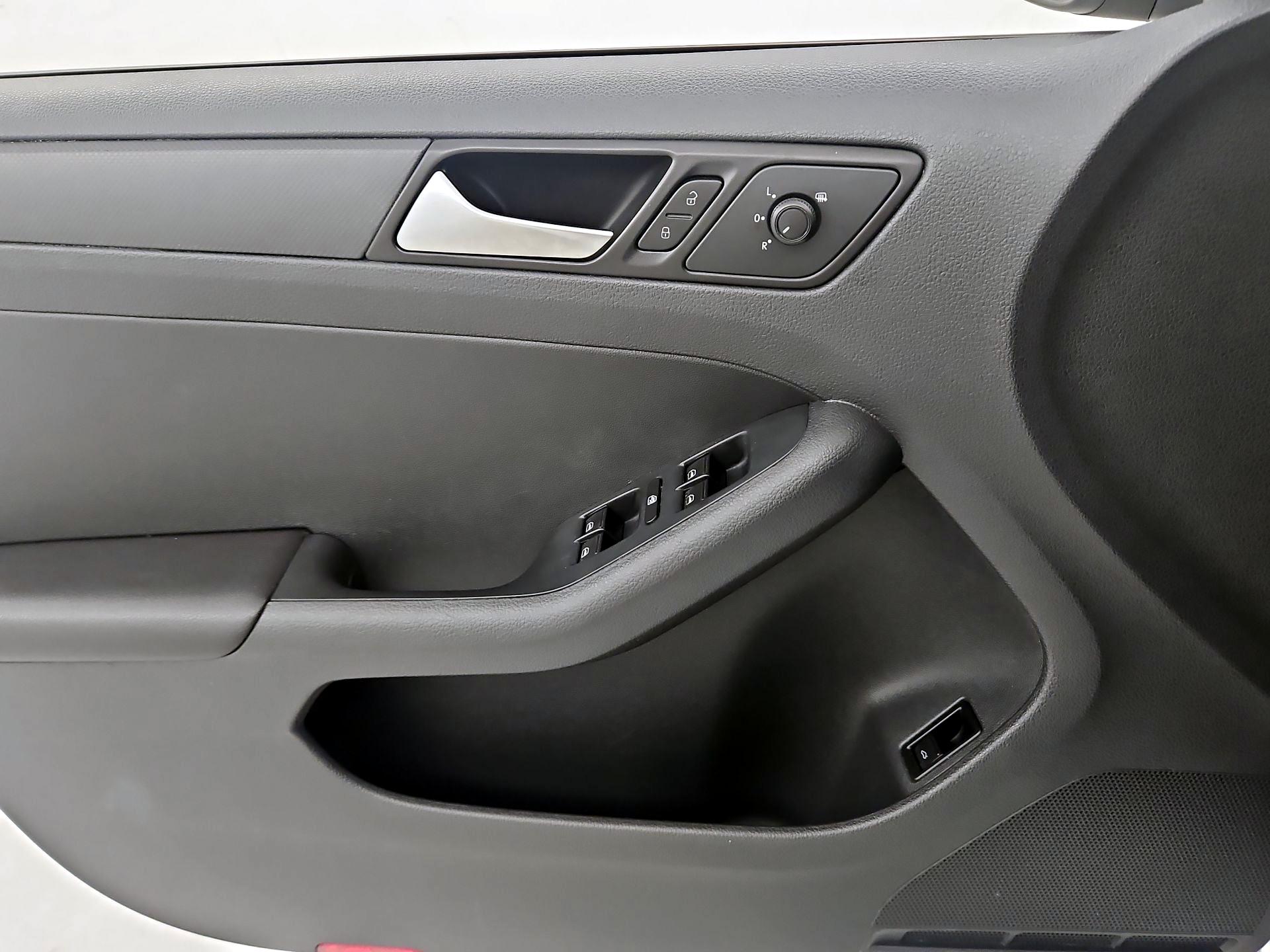 Thumbnail: 2016 Volkswagen Jetta - 12