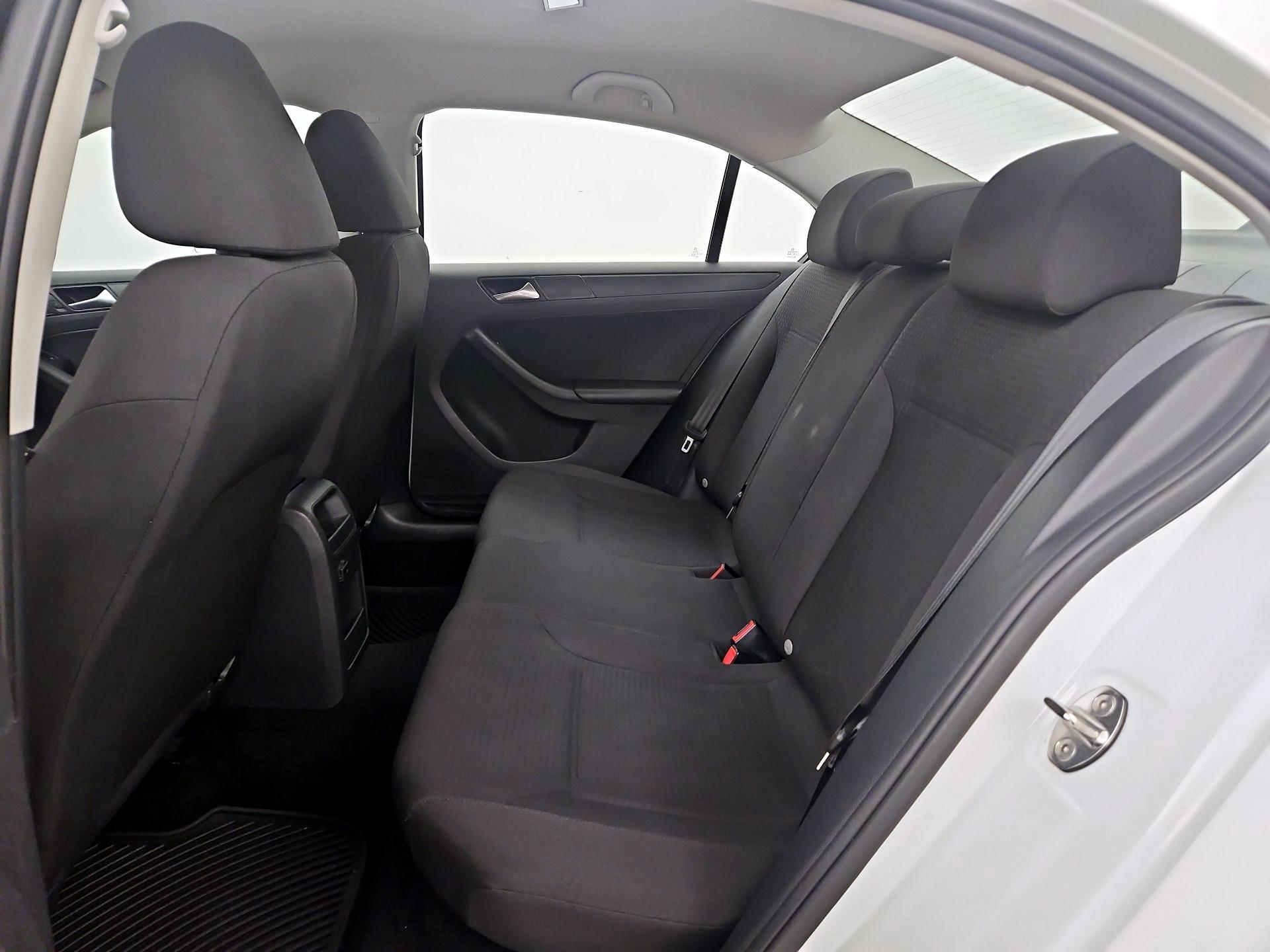 Thumbnail: 2016 Volkswagen Jetta - 18