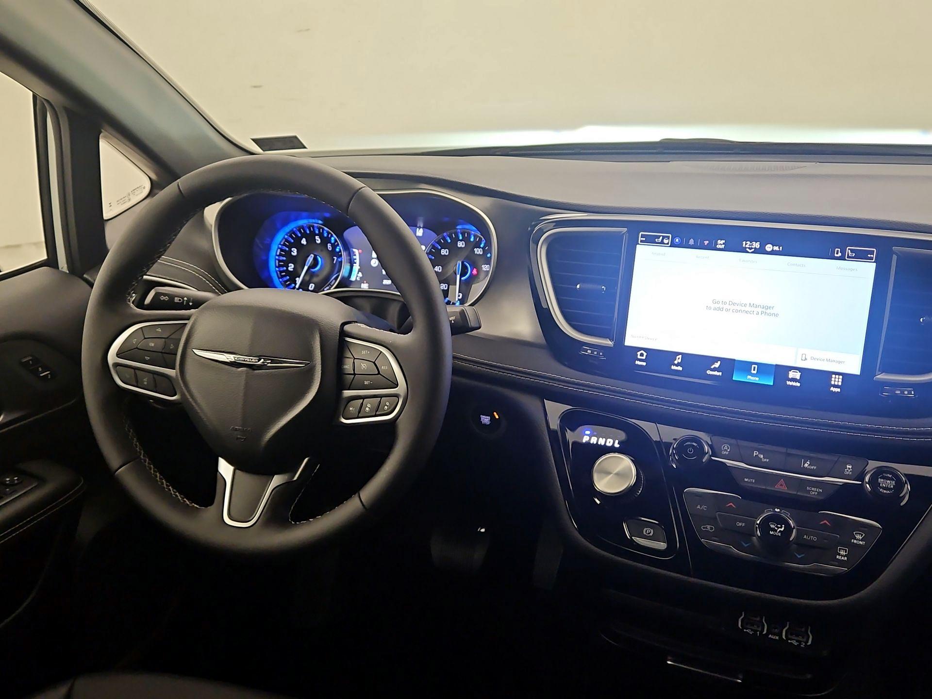 Thumbnail: 2025 Chrysler Pacifica - 9