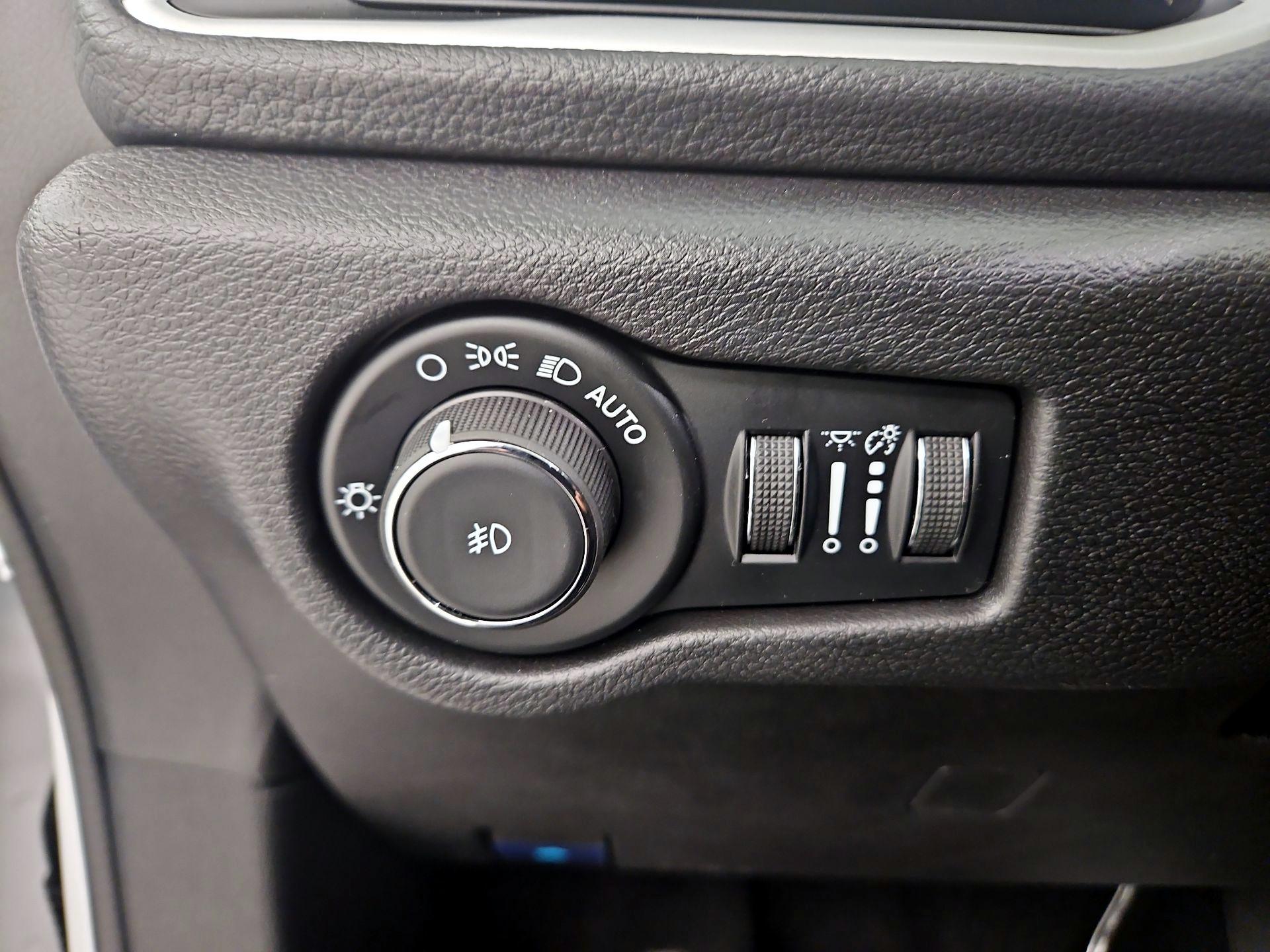 Thumbnail: 2025 Chrysler Pacifica - 13