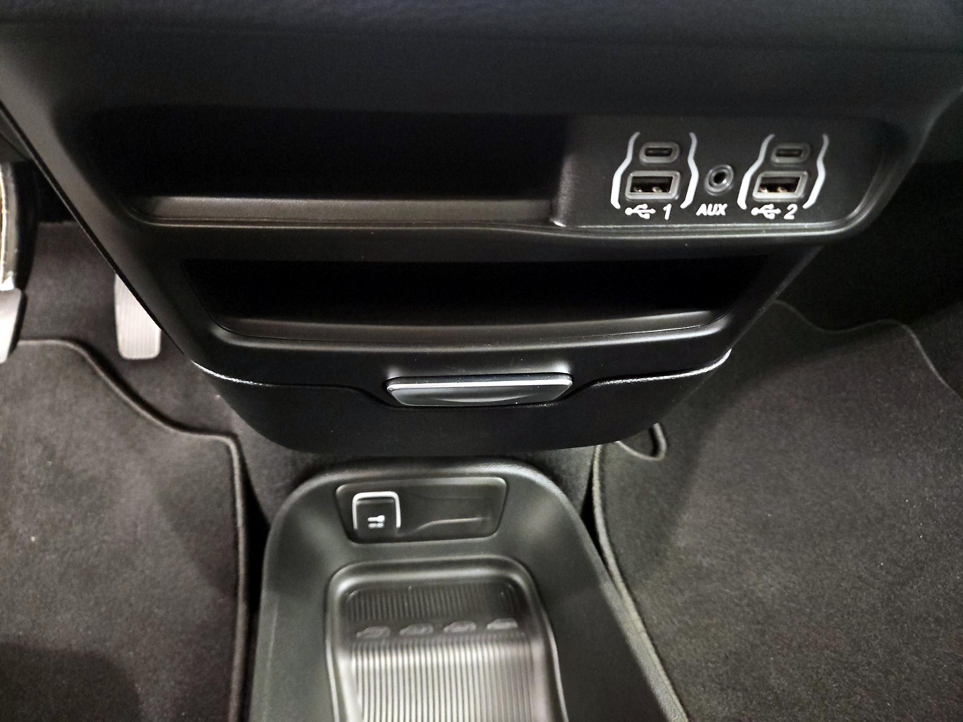 Thumbnail: 2025 Chrysler Pacifica - 18