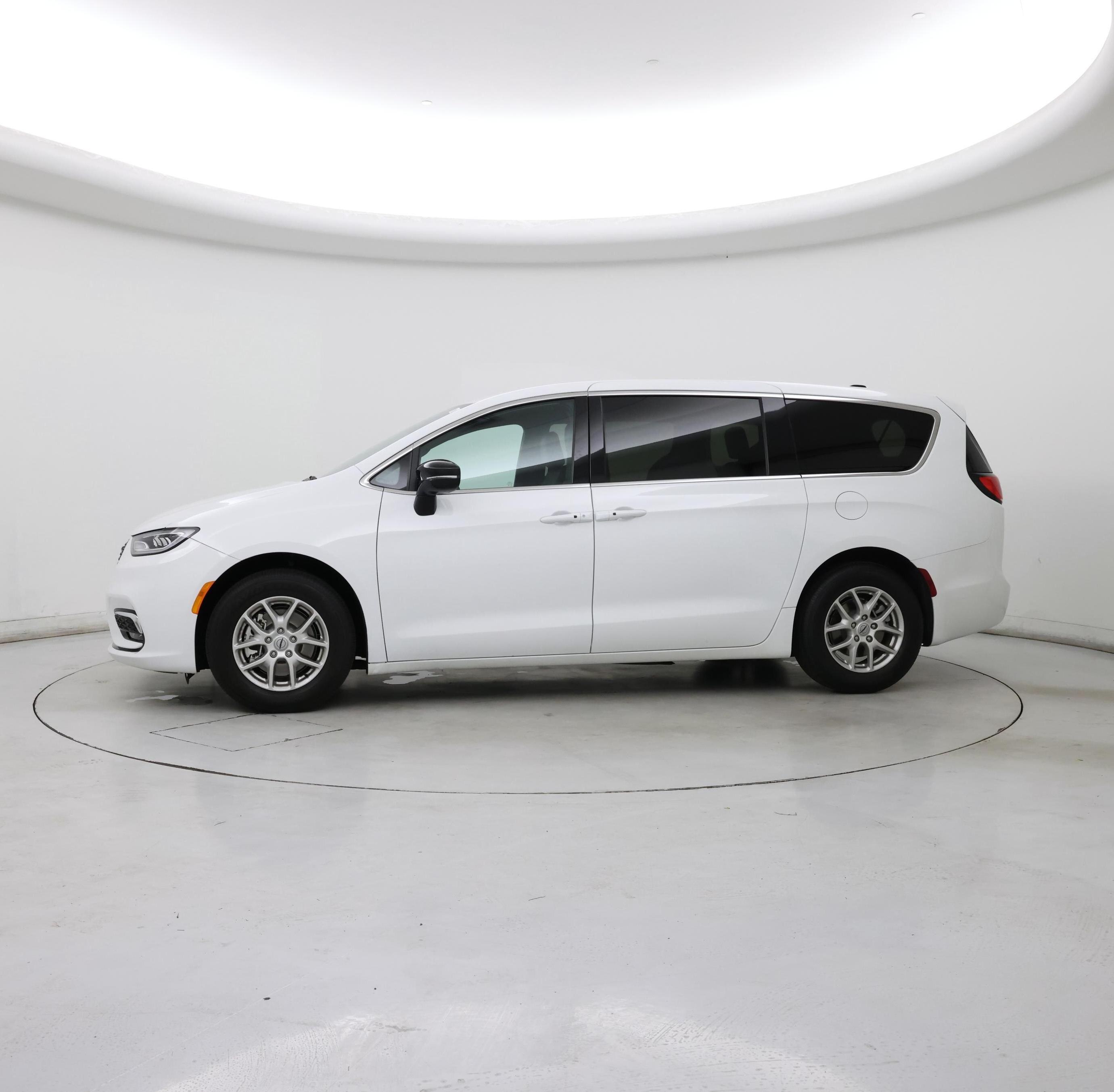 Thumbnail: 2025 Chrysler Pacifica - 3