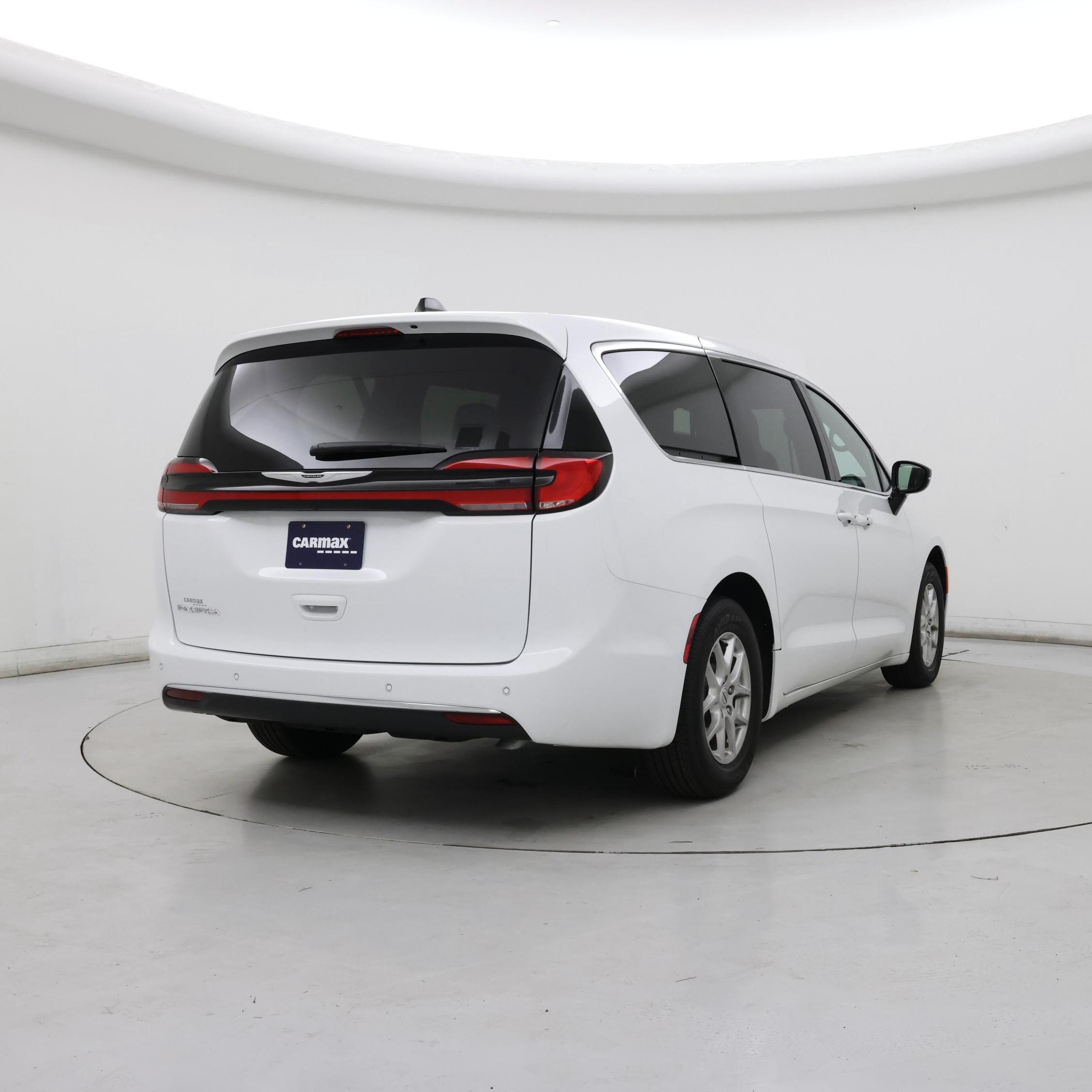 Thumbnail: 2025 Chrysler Pacifica - 8