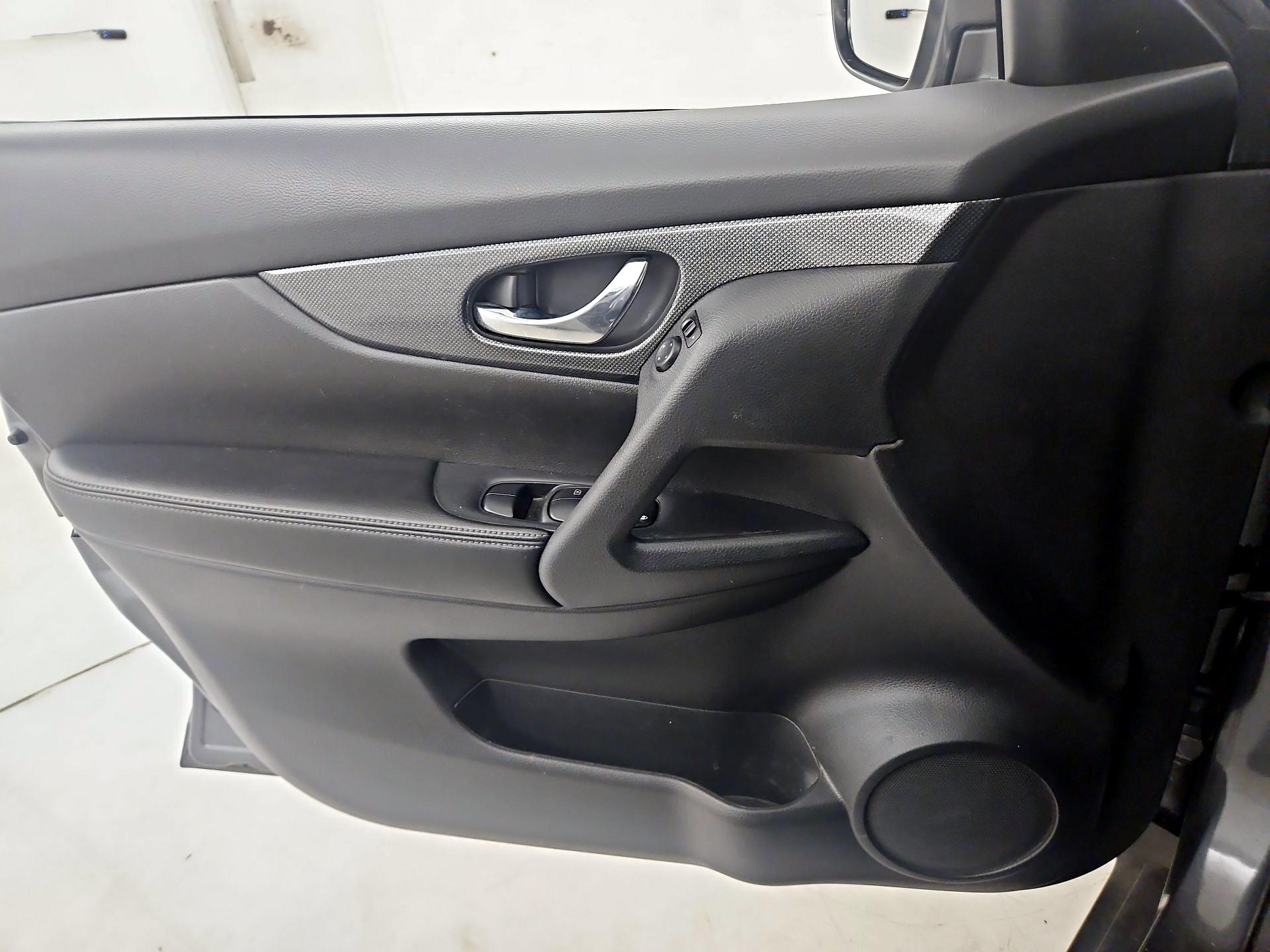 Thumbnail: 2015 Nissan Rogue - 12