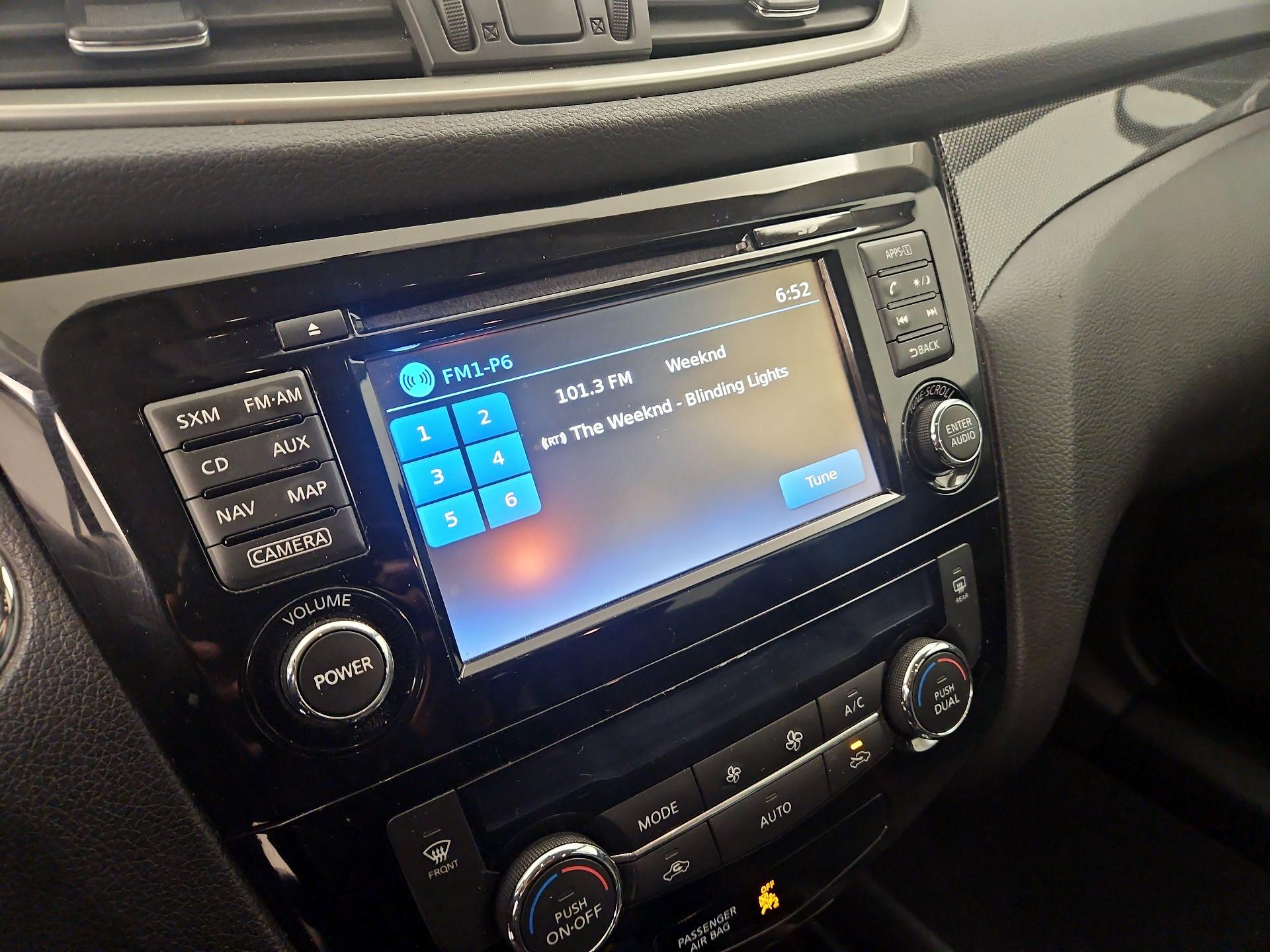 Thumbnail: 2015 Nissan Rogue - 16