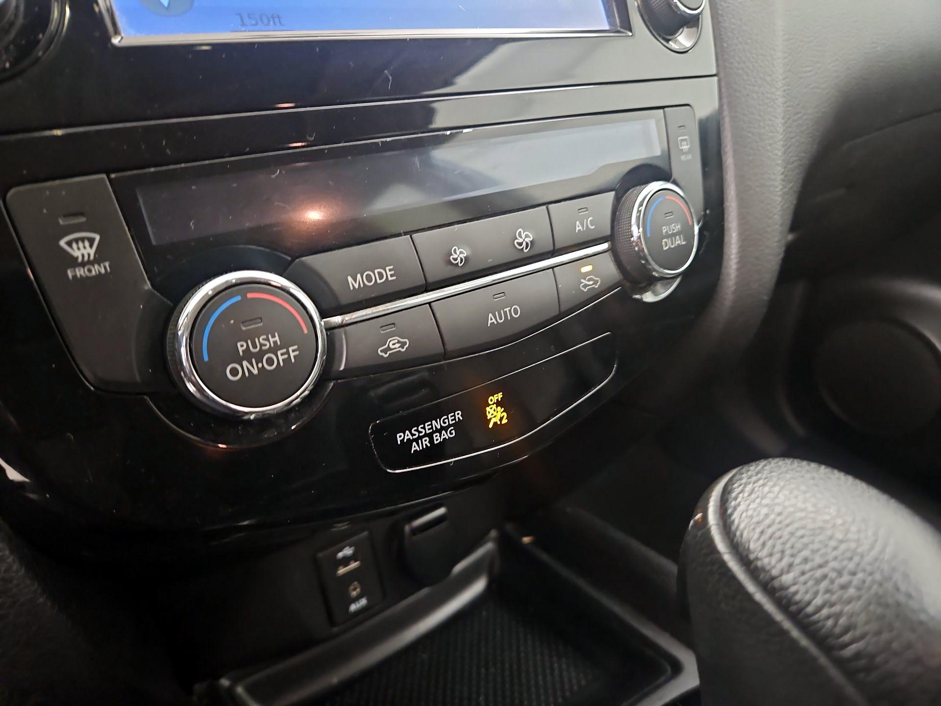 Thumbnail: 2015 Nissan Rogue - 17