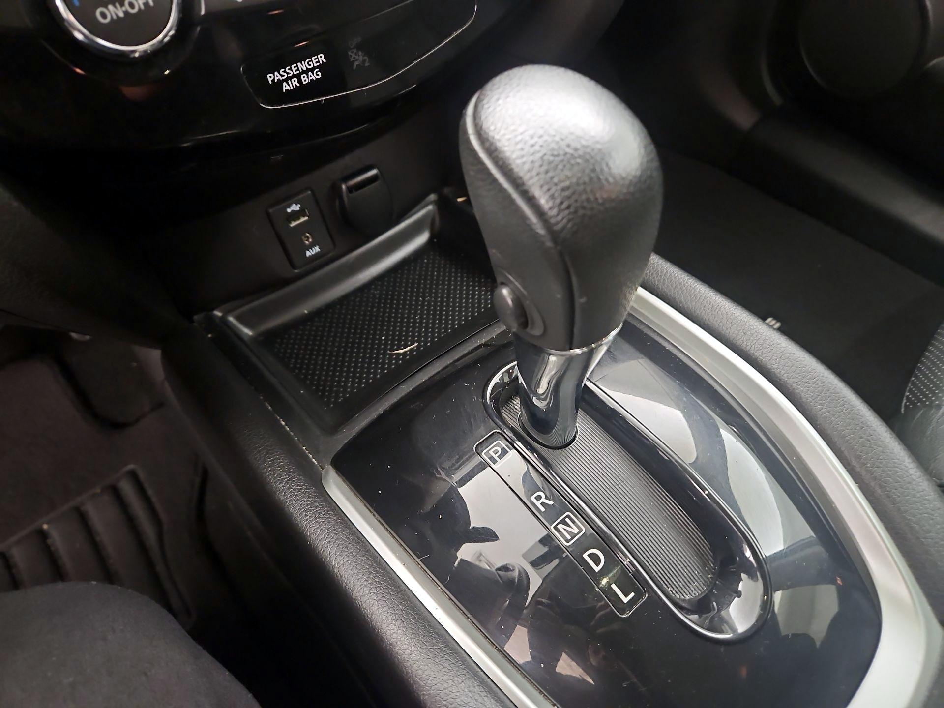 Thumbnail: 2015 Nissan Rogue - 18