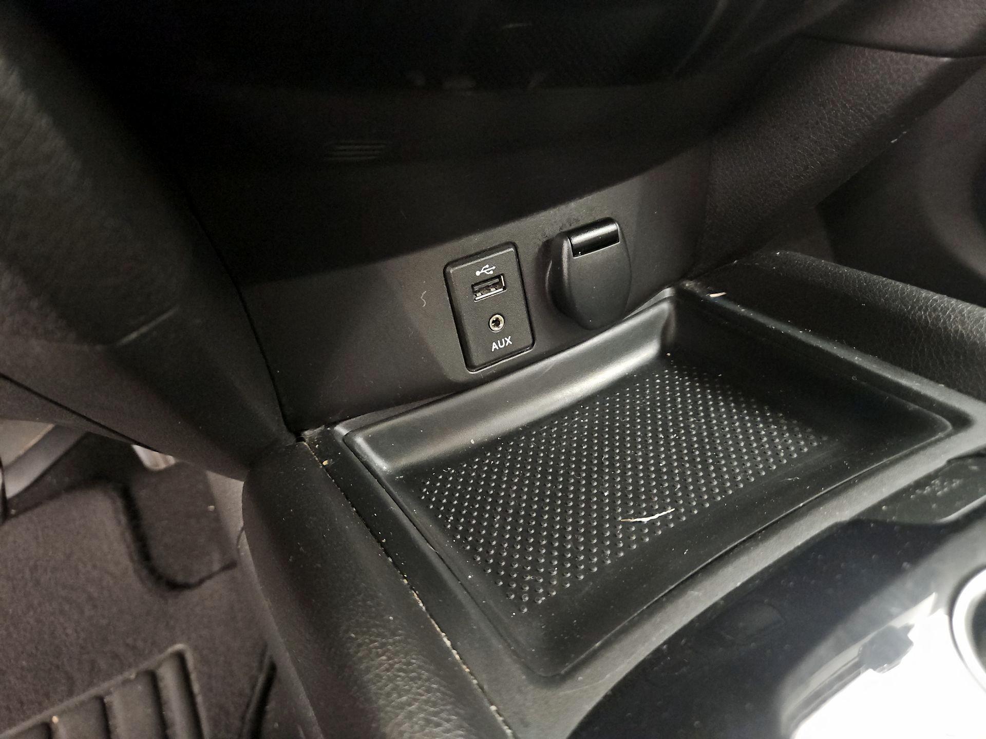 Thumbnail: 2015 Nissan Rogue - 19