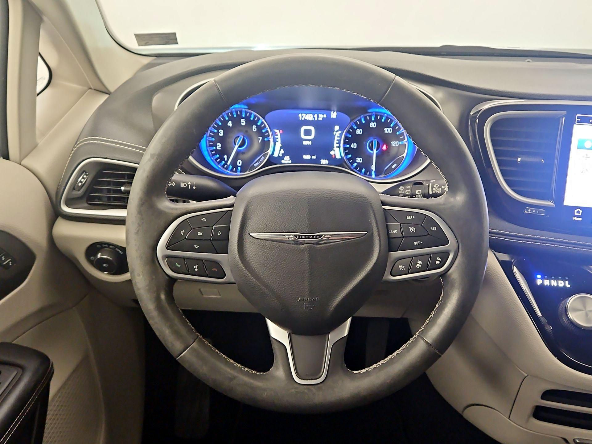 Thumbnail: 2022 Chrysler Pacifica - 10