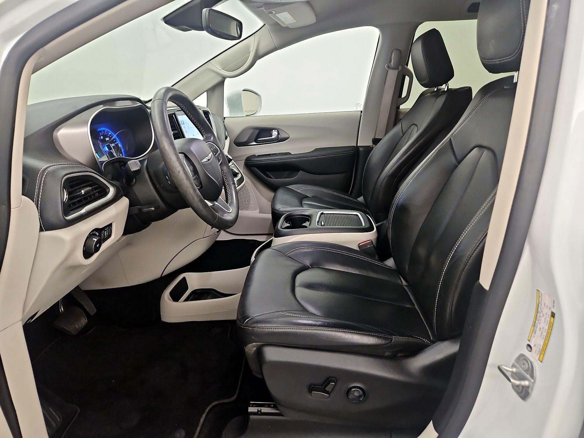 Thumbnail: 2022 Chrysler Pacifica - 11