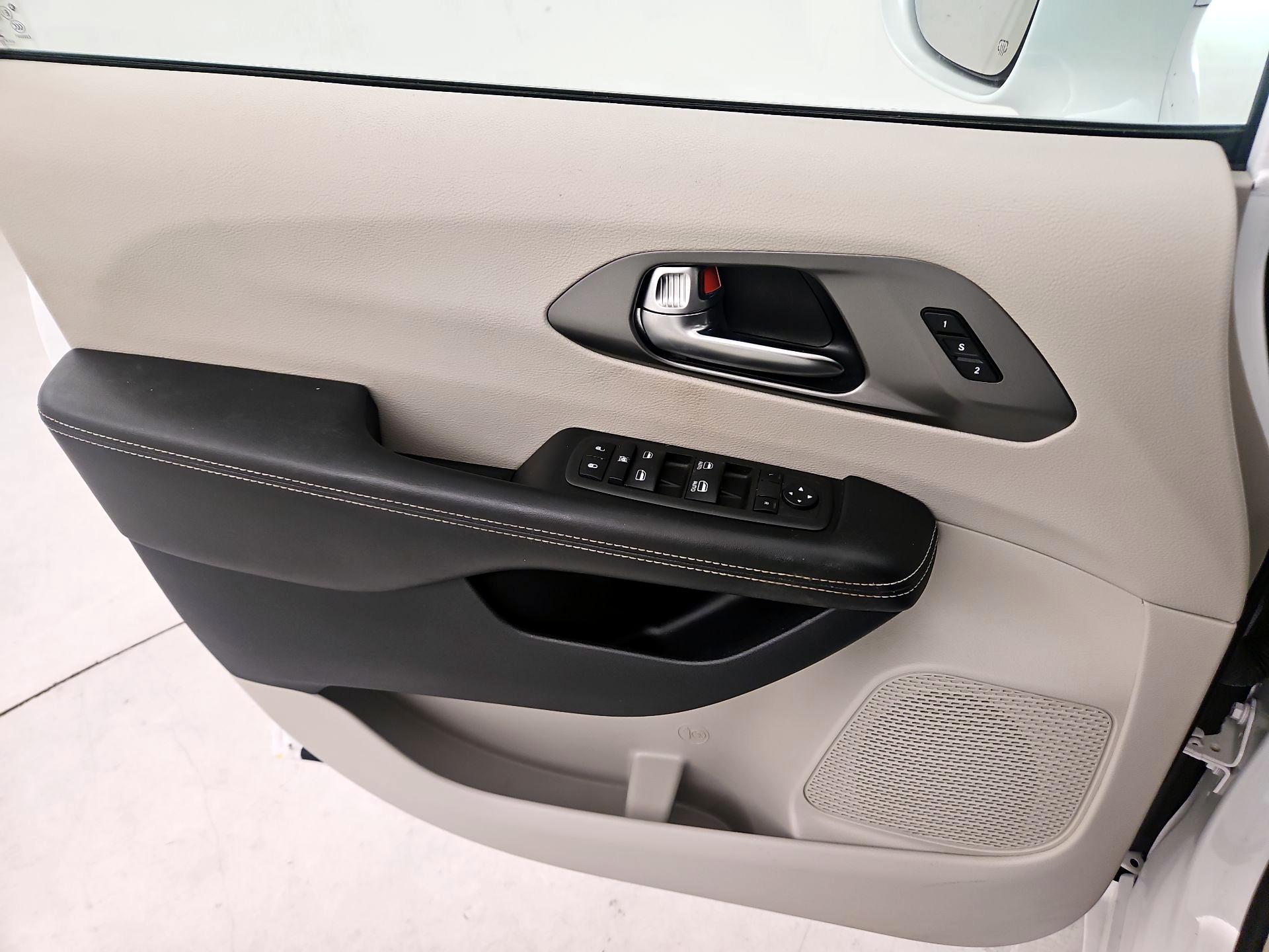 Thumbnail: 2022 Chrysler Pacifica - 12