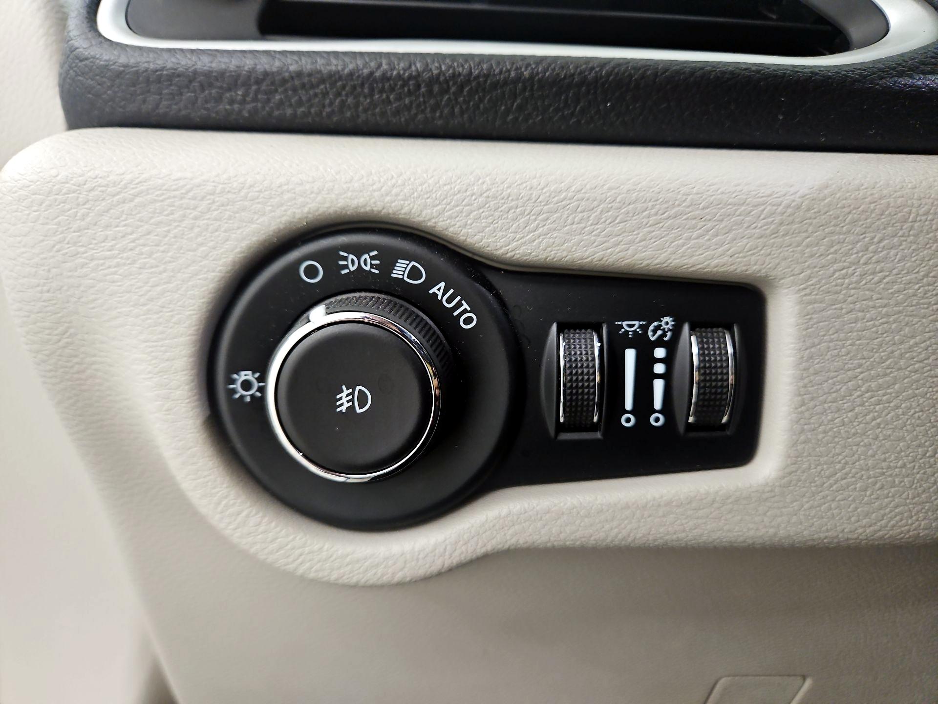 Thumbnail: 2022 Chrysler Pacifica - 13