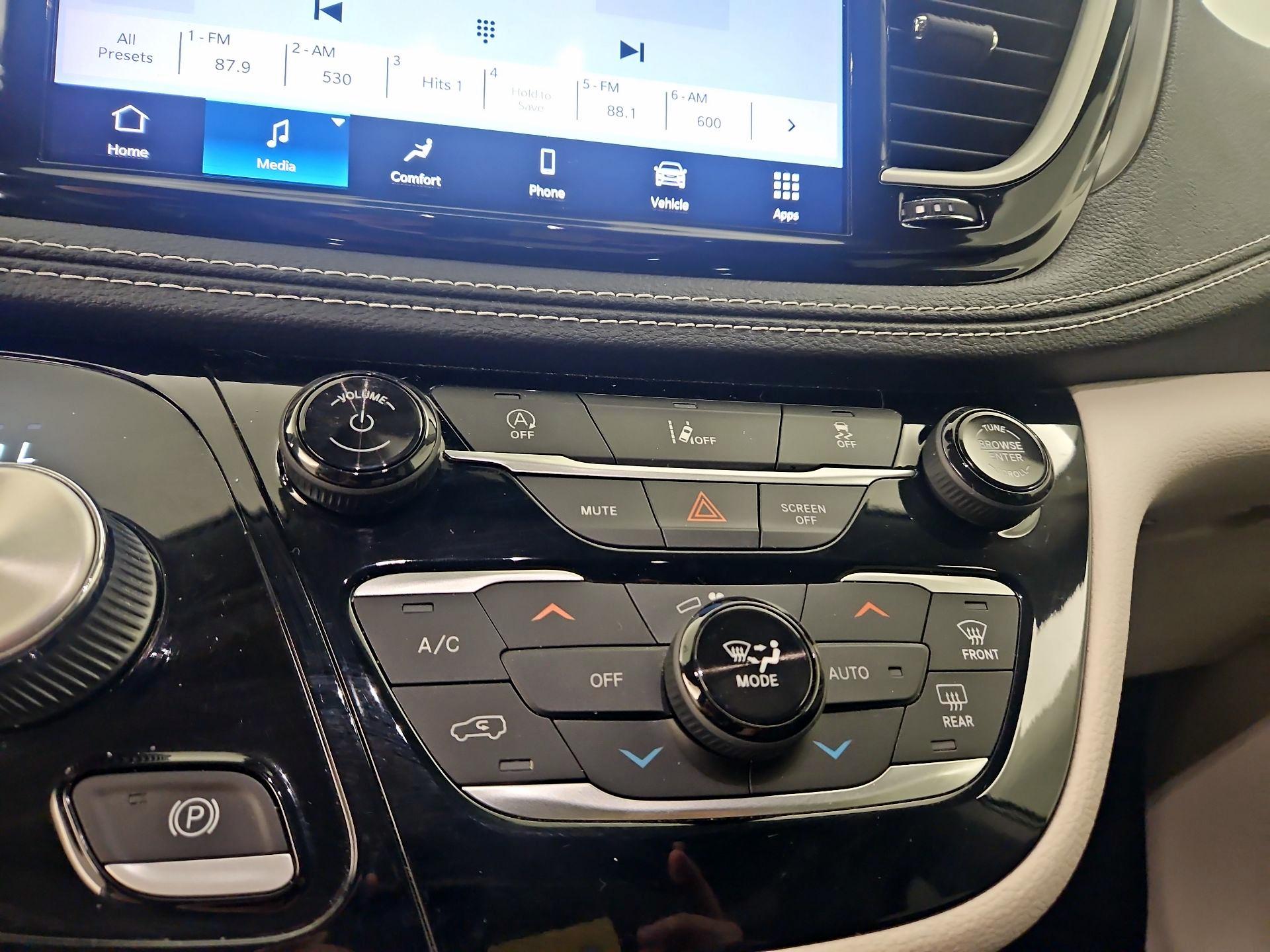 Thumbnail: 2022 Chrysler Pacifica - 16