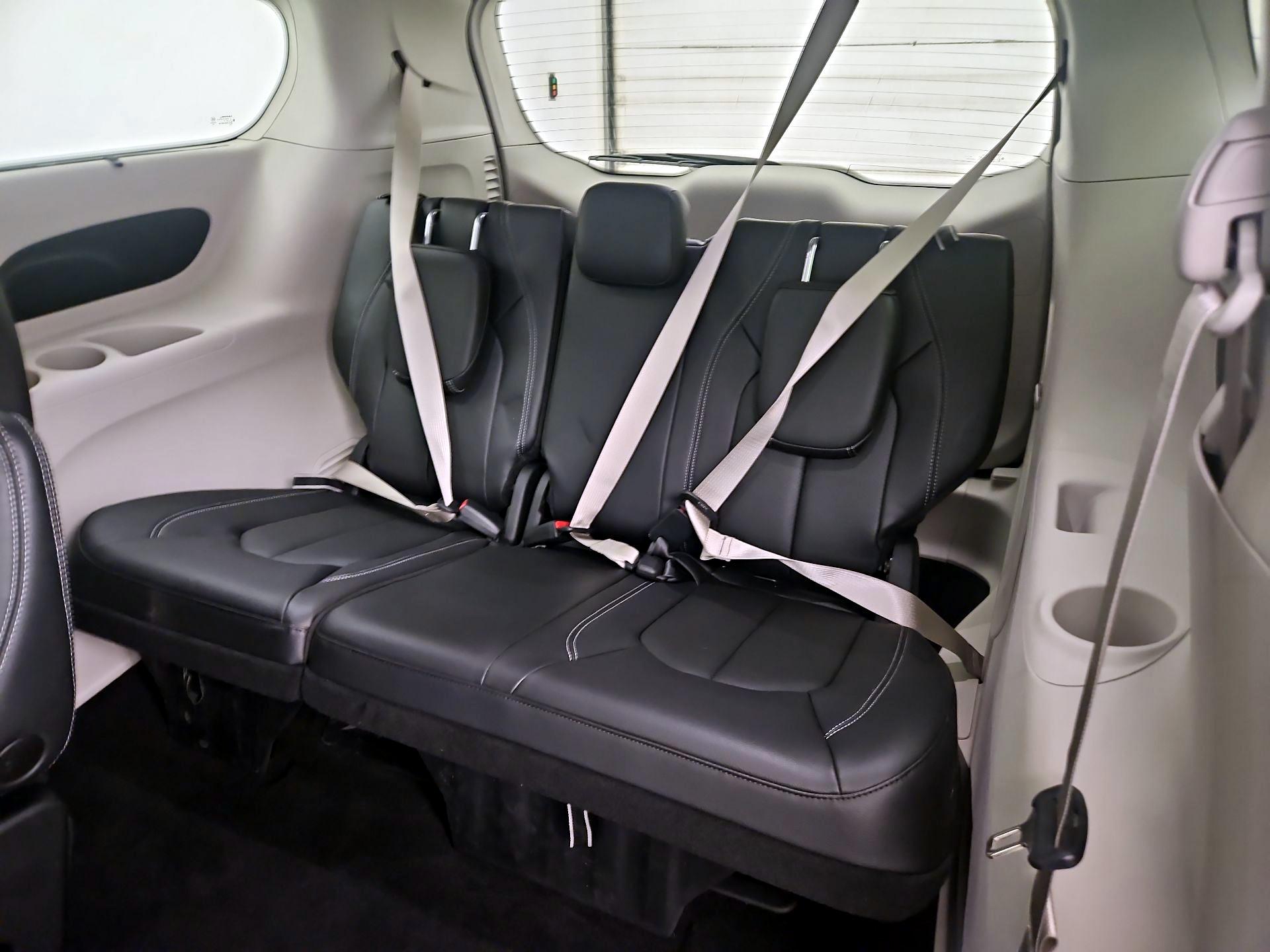 Thumbnail: 2022 Chrysler Pacifica - 20