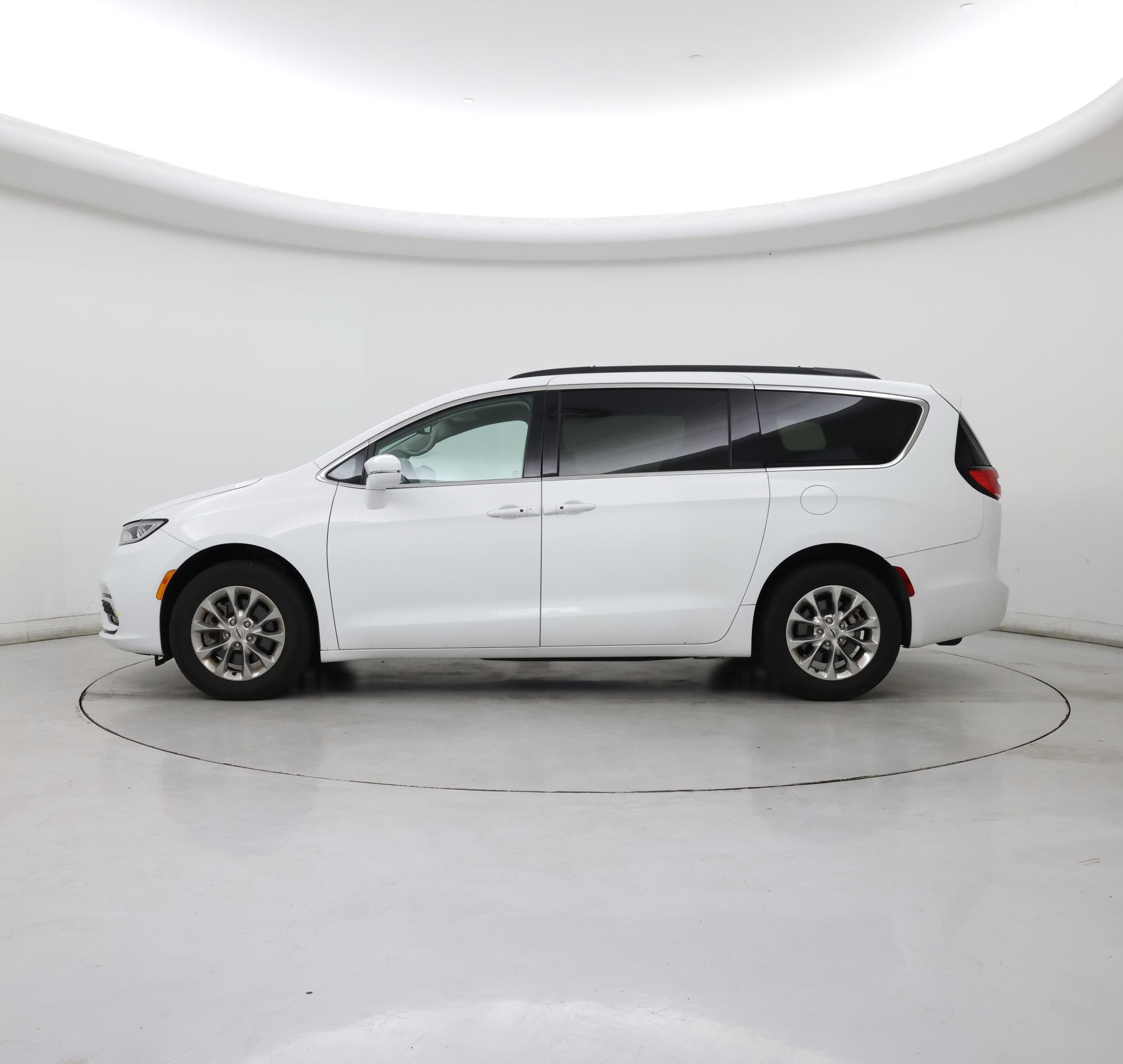 Thumbnail: 2022 Chrysler Pacifica - 3