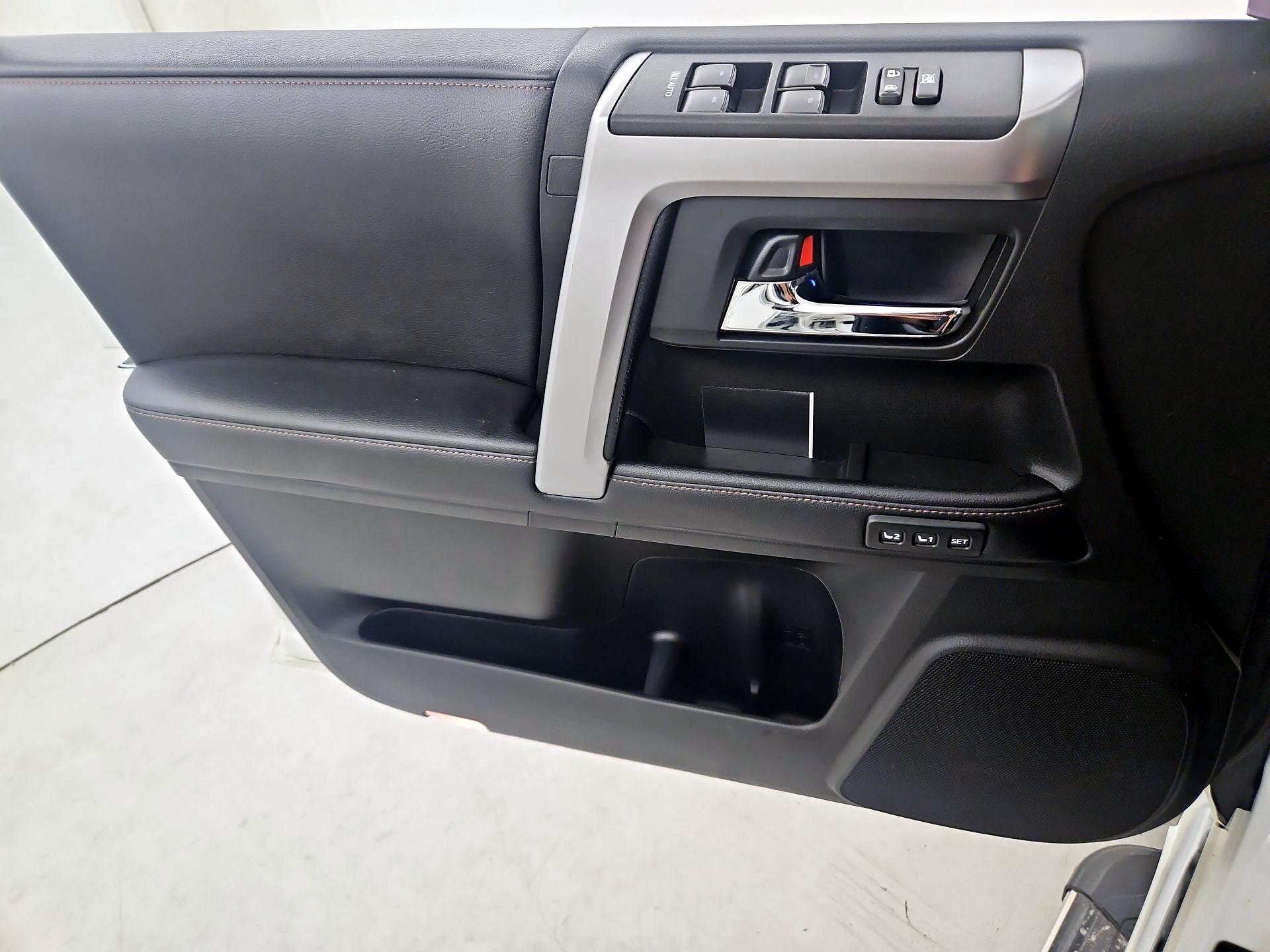 Thumbnail: 2017 Toyota 4Runner - 12