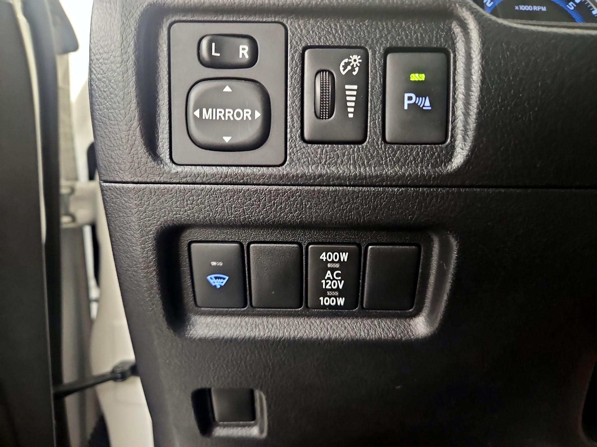 Thumbnail: 2017 Toyota 4Runner - 13