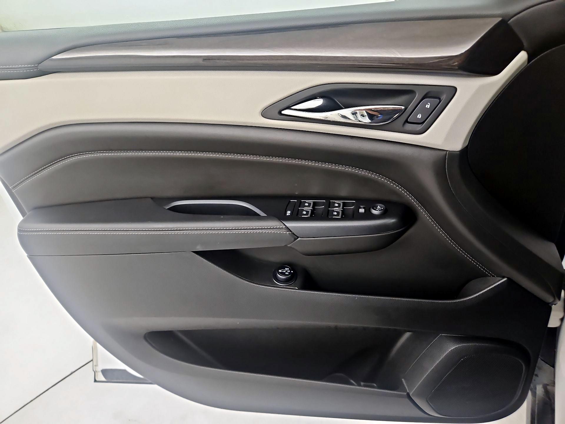 Thumbnail: 2015 Cadillac SRX - 12