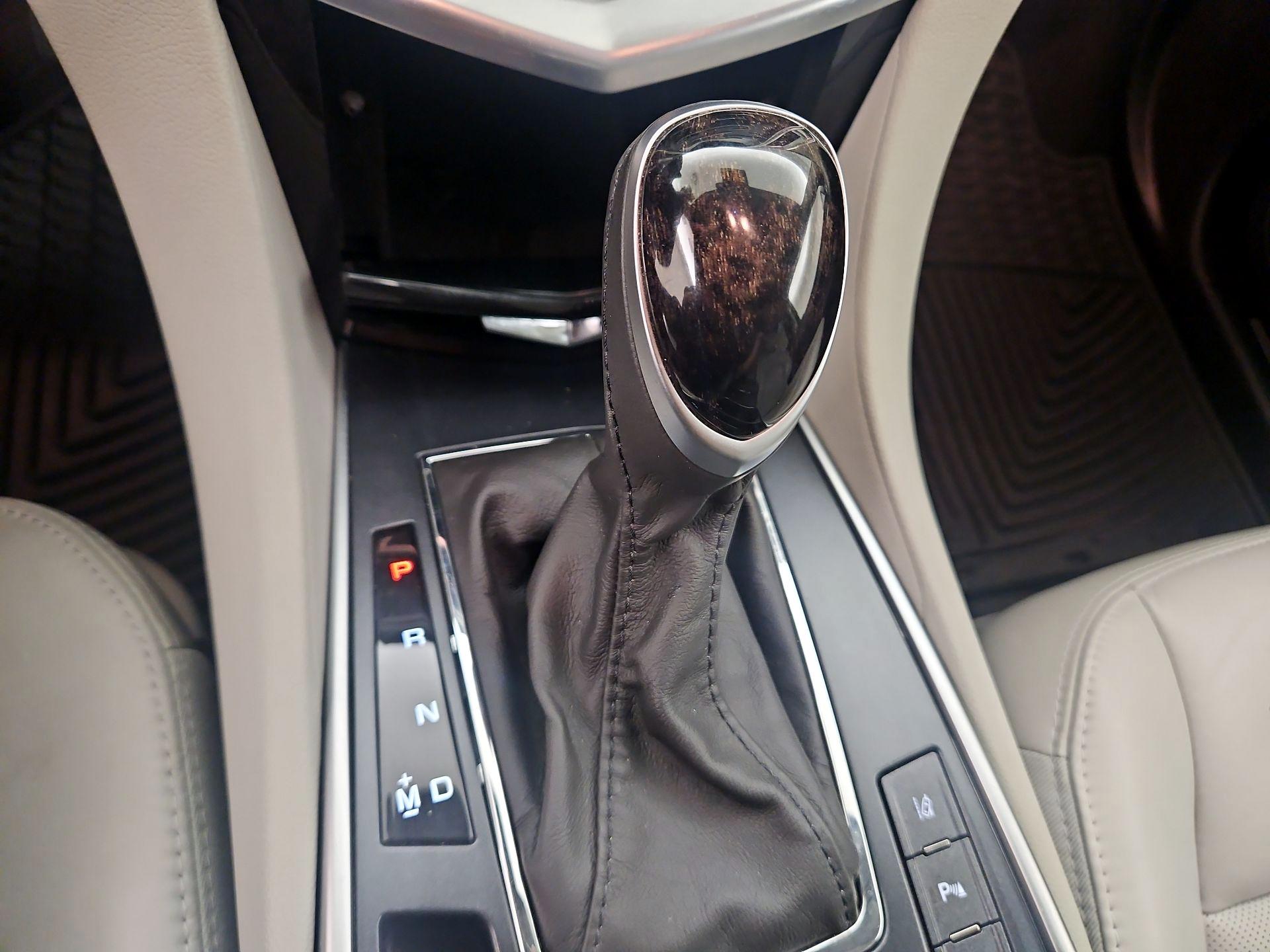 Thumbnail: 2015 Cadillac SRX - 18