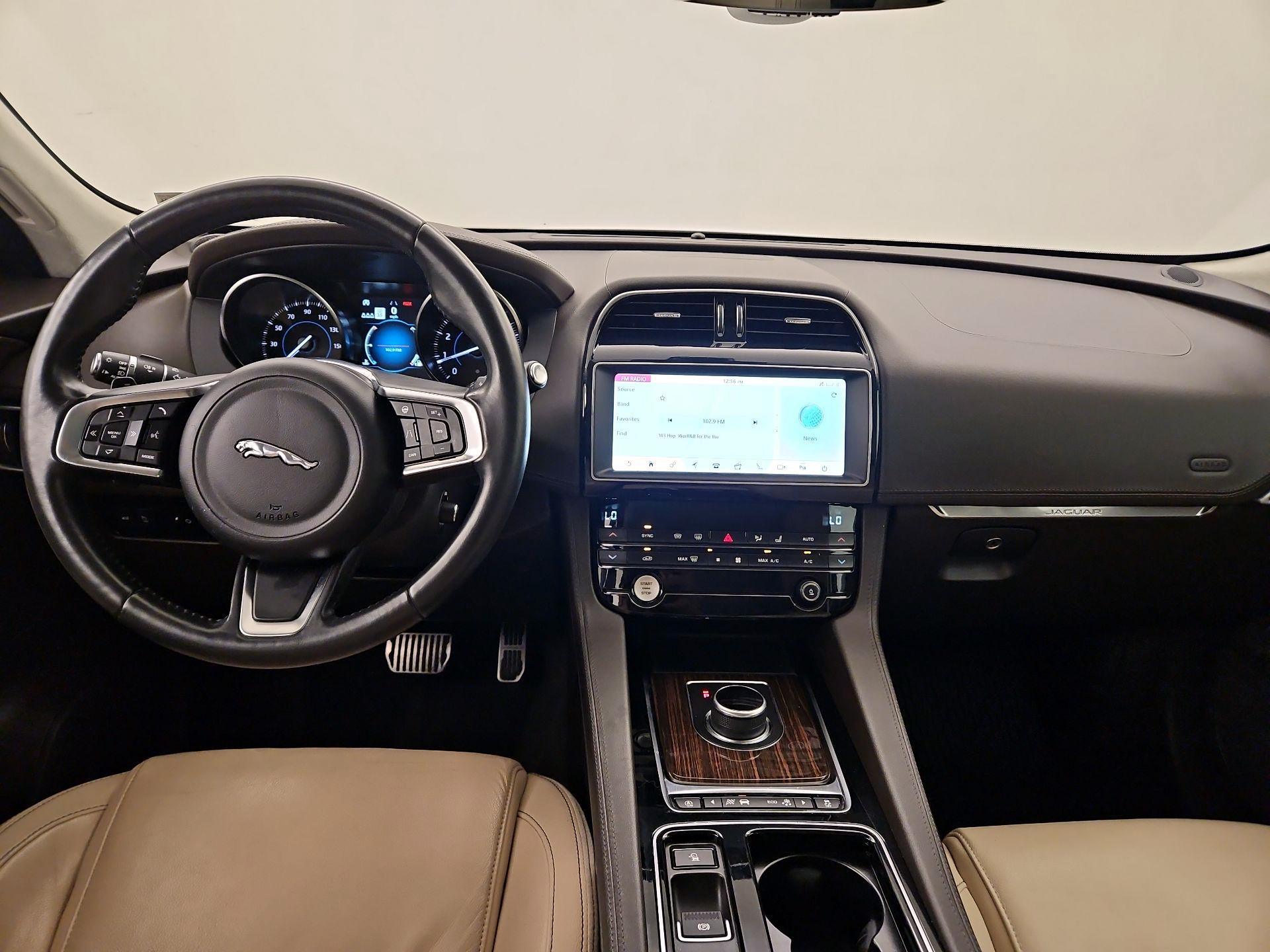 Thumbnail: 2019 Jaguar F-Pace - 9