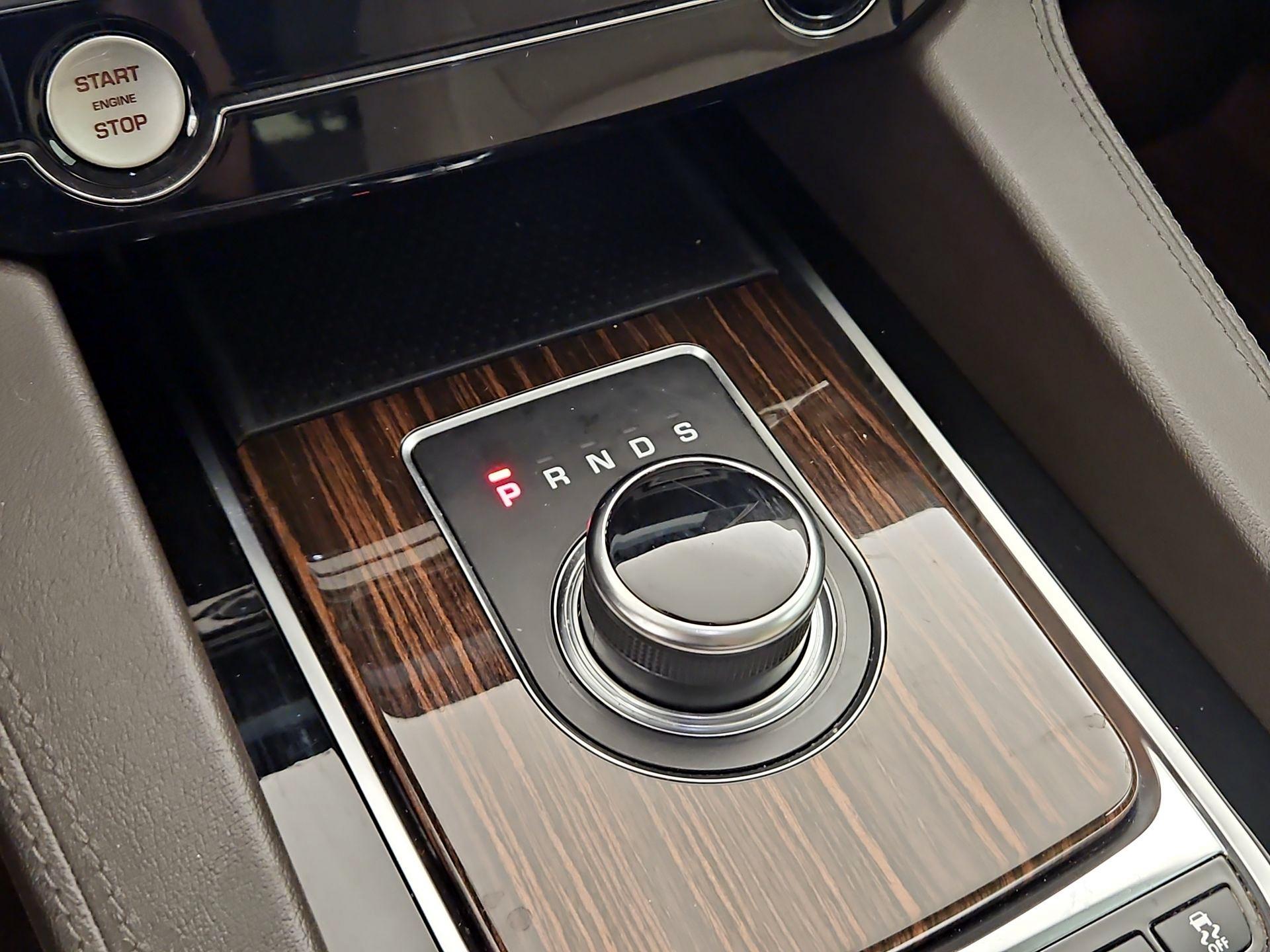 Thumbnail: 2019 Jaguar F-Pace - 18