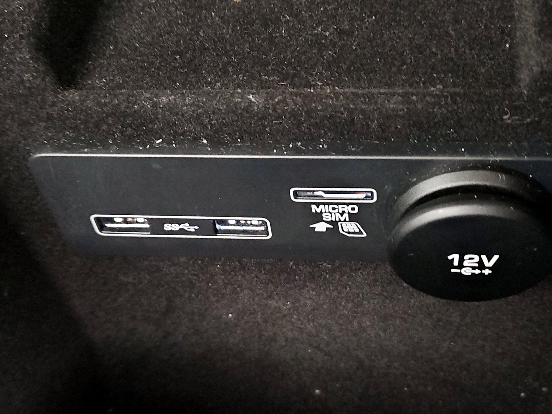 Thumbnail: 2019 Jaguar F-Pace - 19