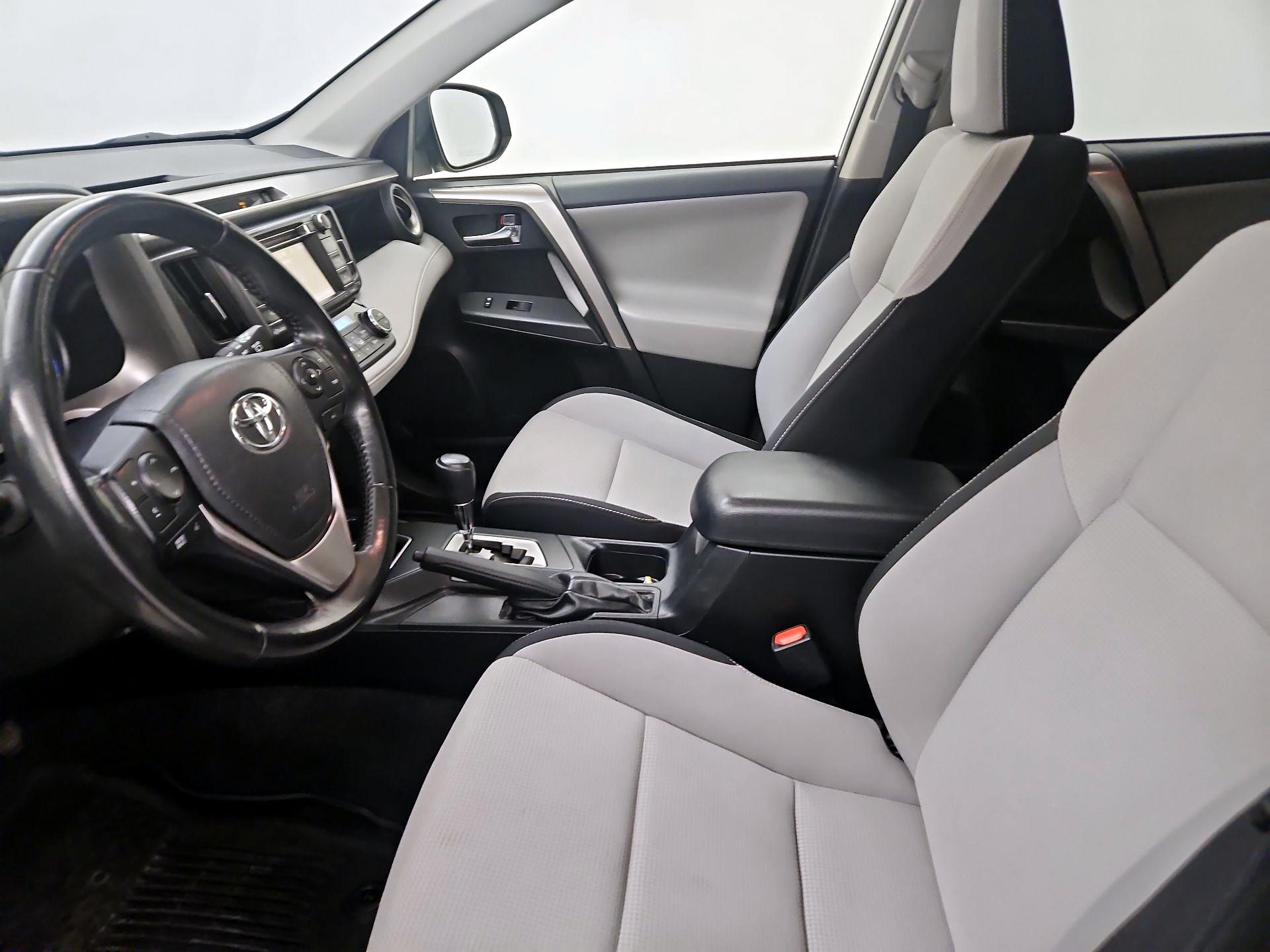 Thumbnail: 2018 Toyota RAV4 - 11