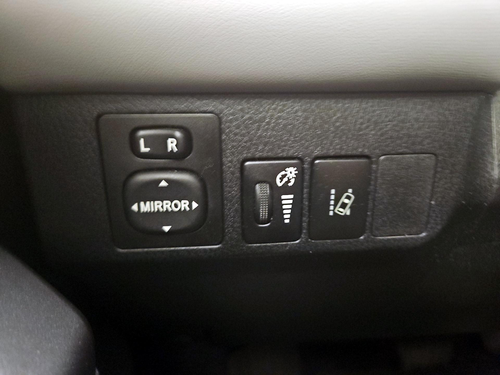 Thumbnail: 2018 Toyota RAV4 - 13