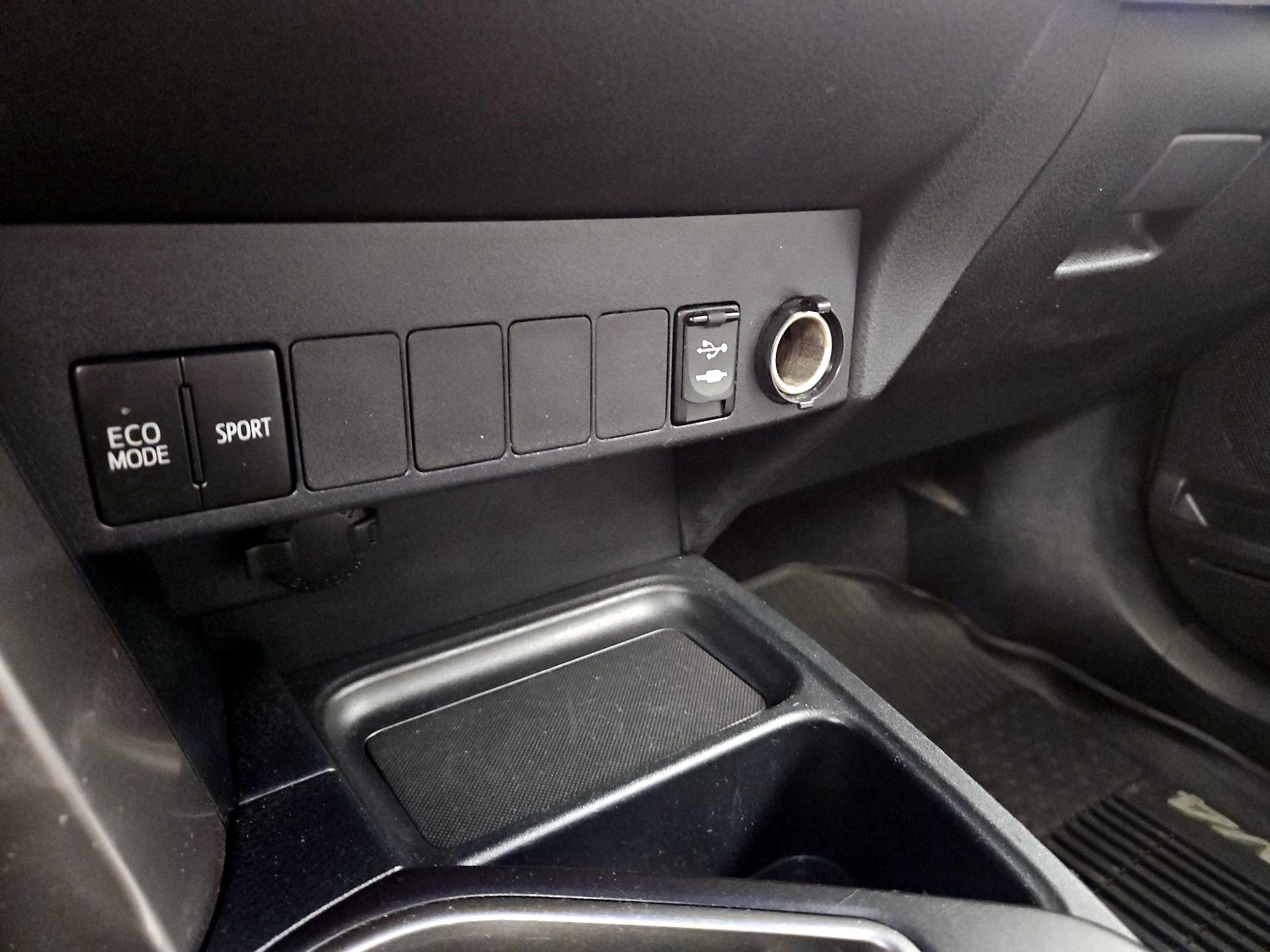 Thumbnail: 2018 Toyota RAV4 - 18