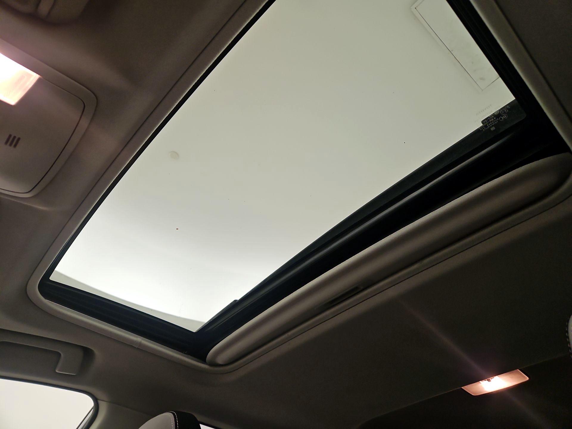 Thumbnail: 2018 Toyota RAV4 - 19