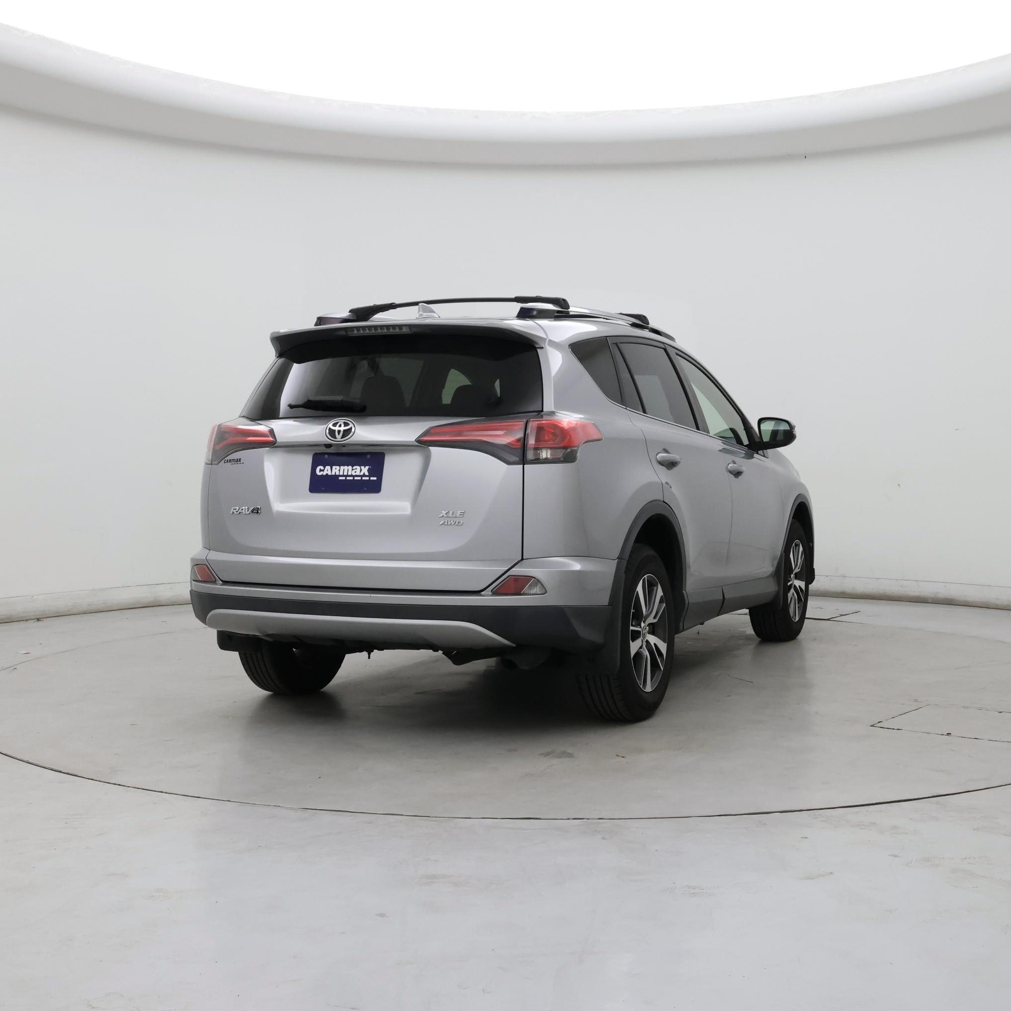 Thumbnail: 2018 Toyota RAV4 - 8