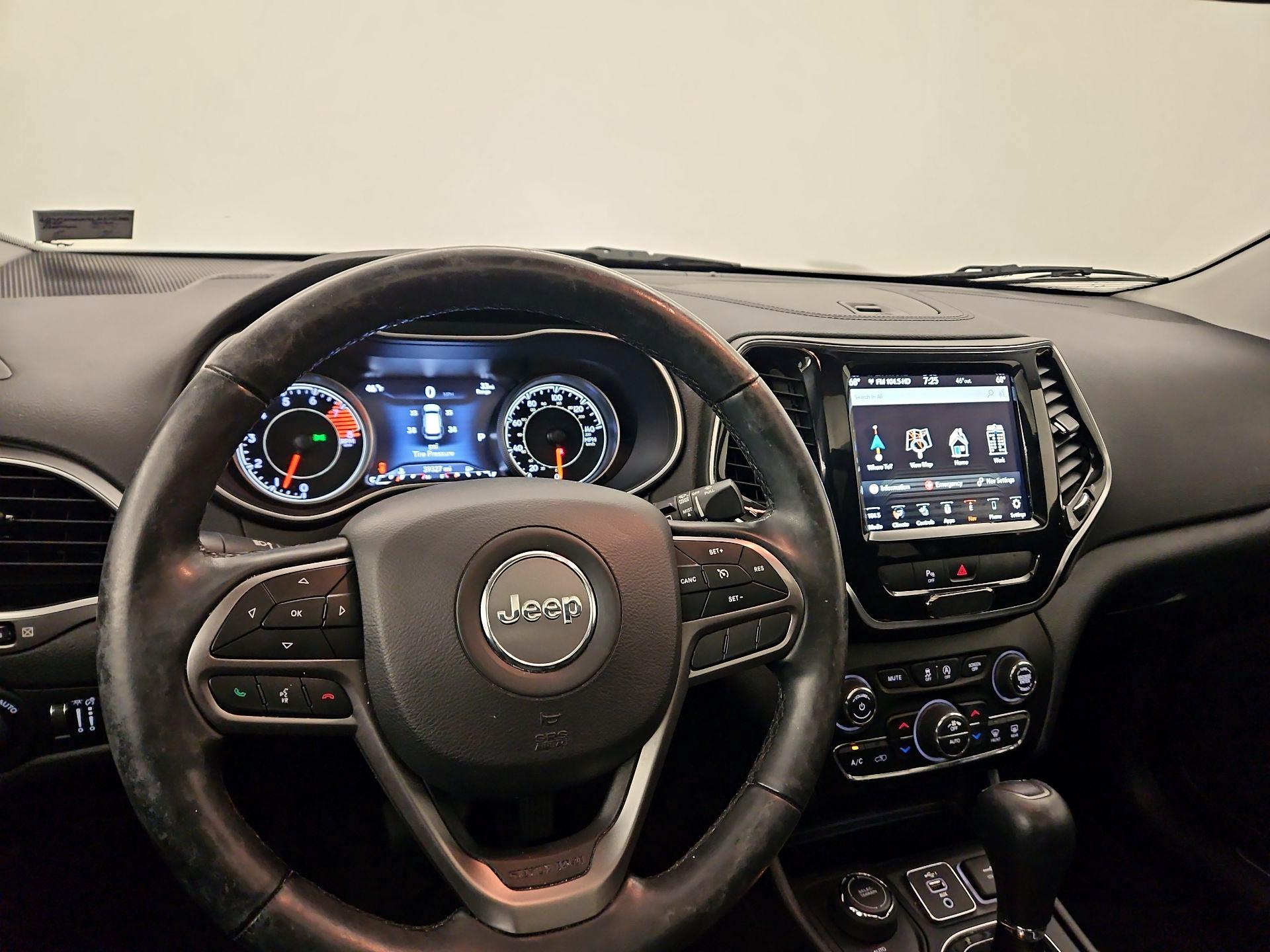 Thumbnail: 2020 Jeep Cherokee - 10