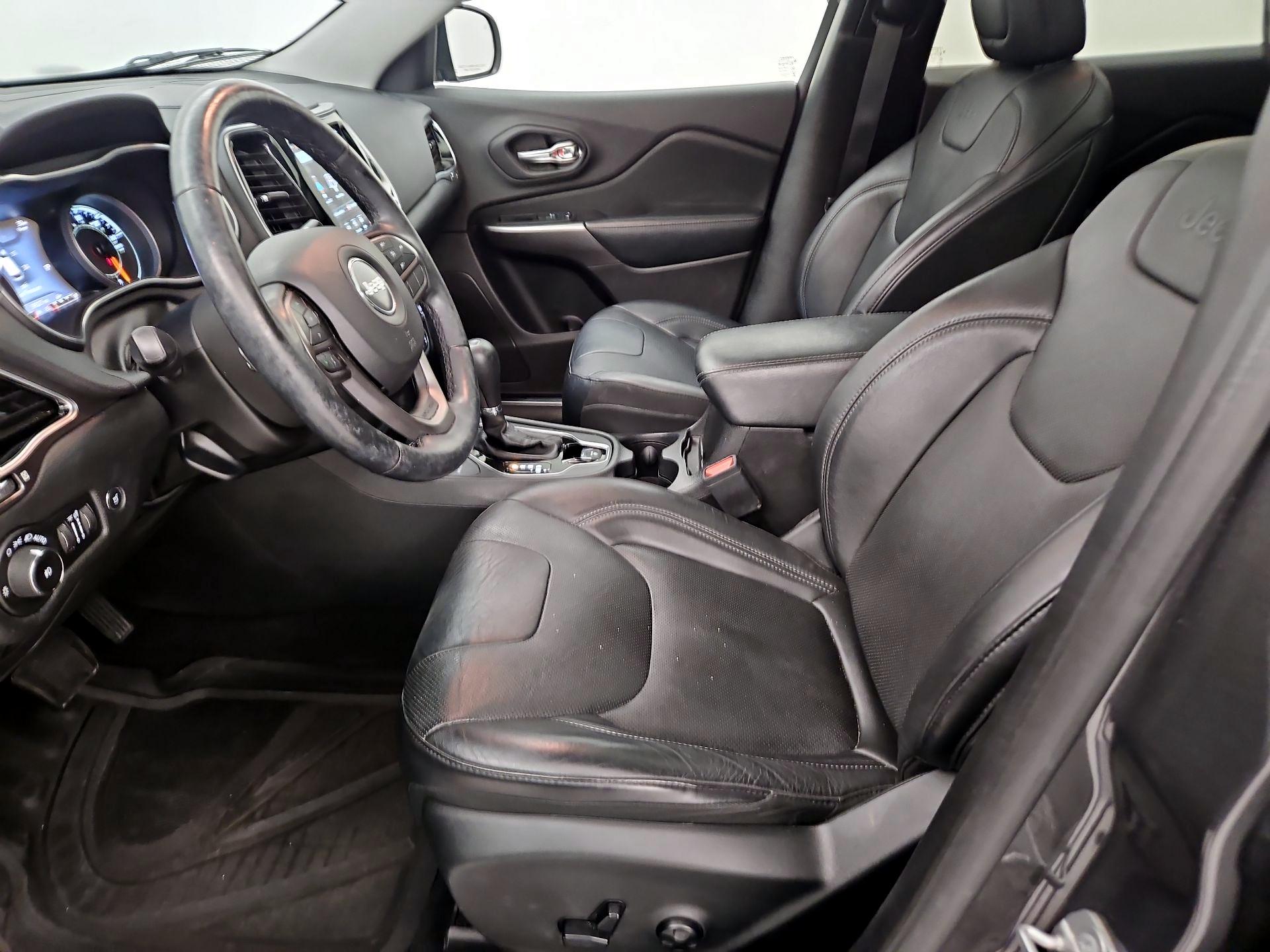 Thumbnail: 2020 Jeep Cherokee - 11